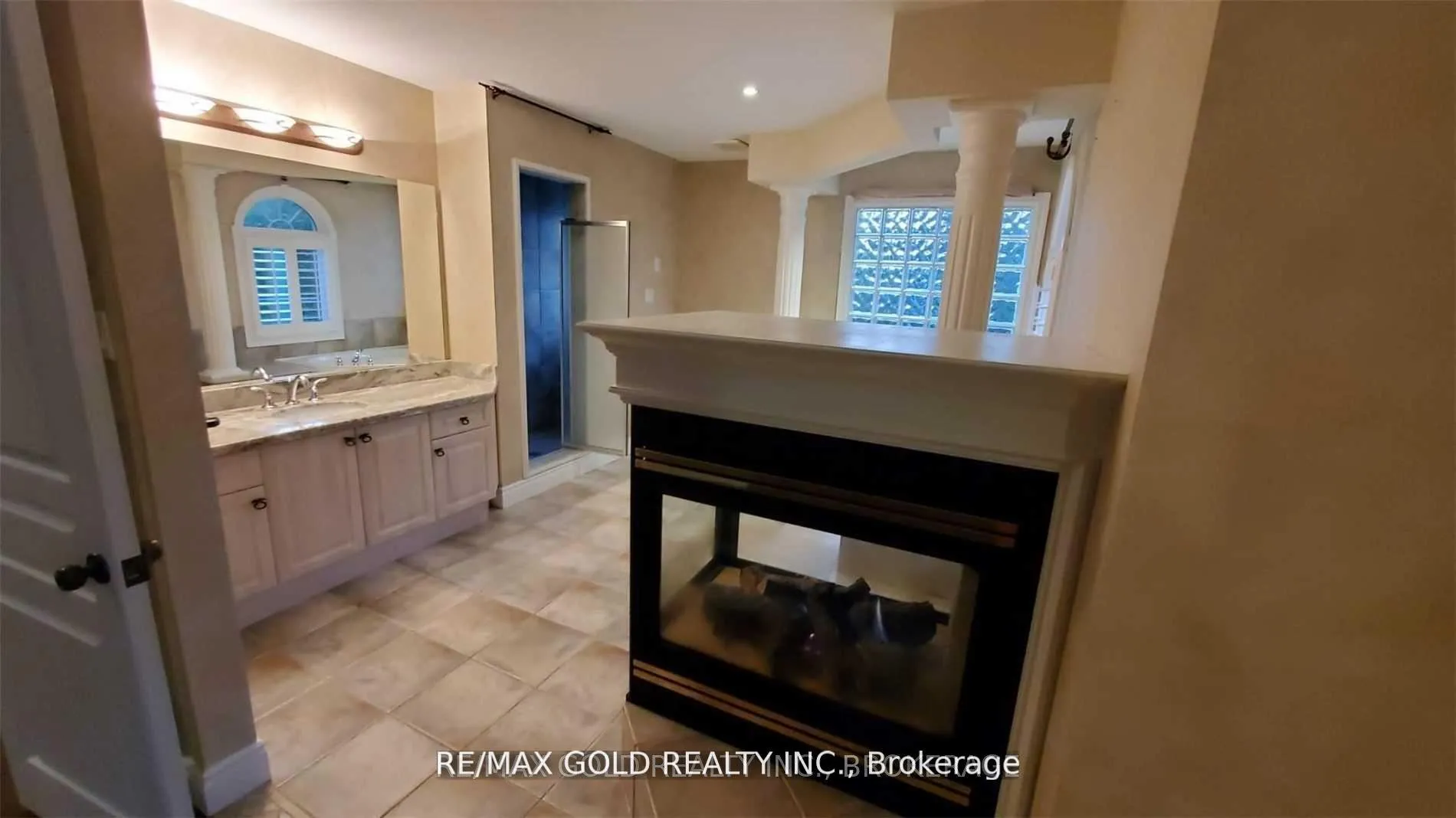 Photo 26 of 79 Surrey Drive, Hamilton, Ancaster — HOMEH