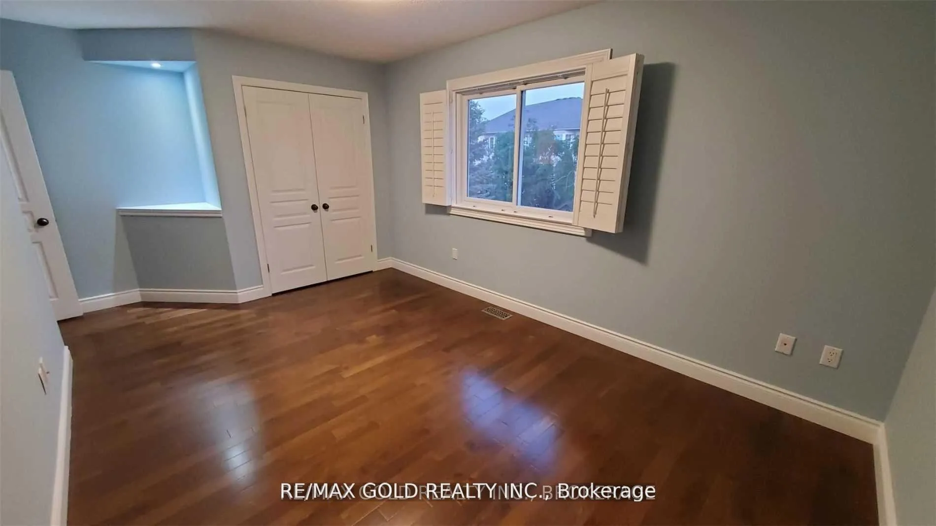 Photo 31 of 79 Surrey Drive, Hamilton, Ancaster — HOMEH