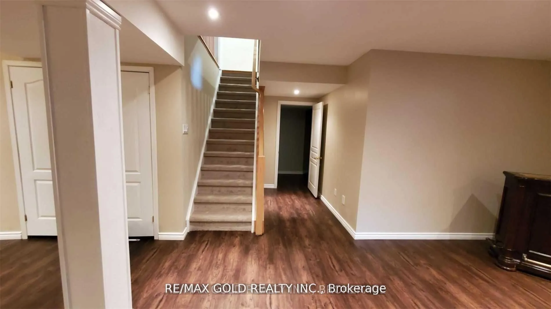 Photo 35 of 79 Surrey Drive, Hamilton, Ancaster — HOMEH