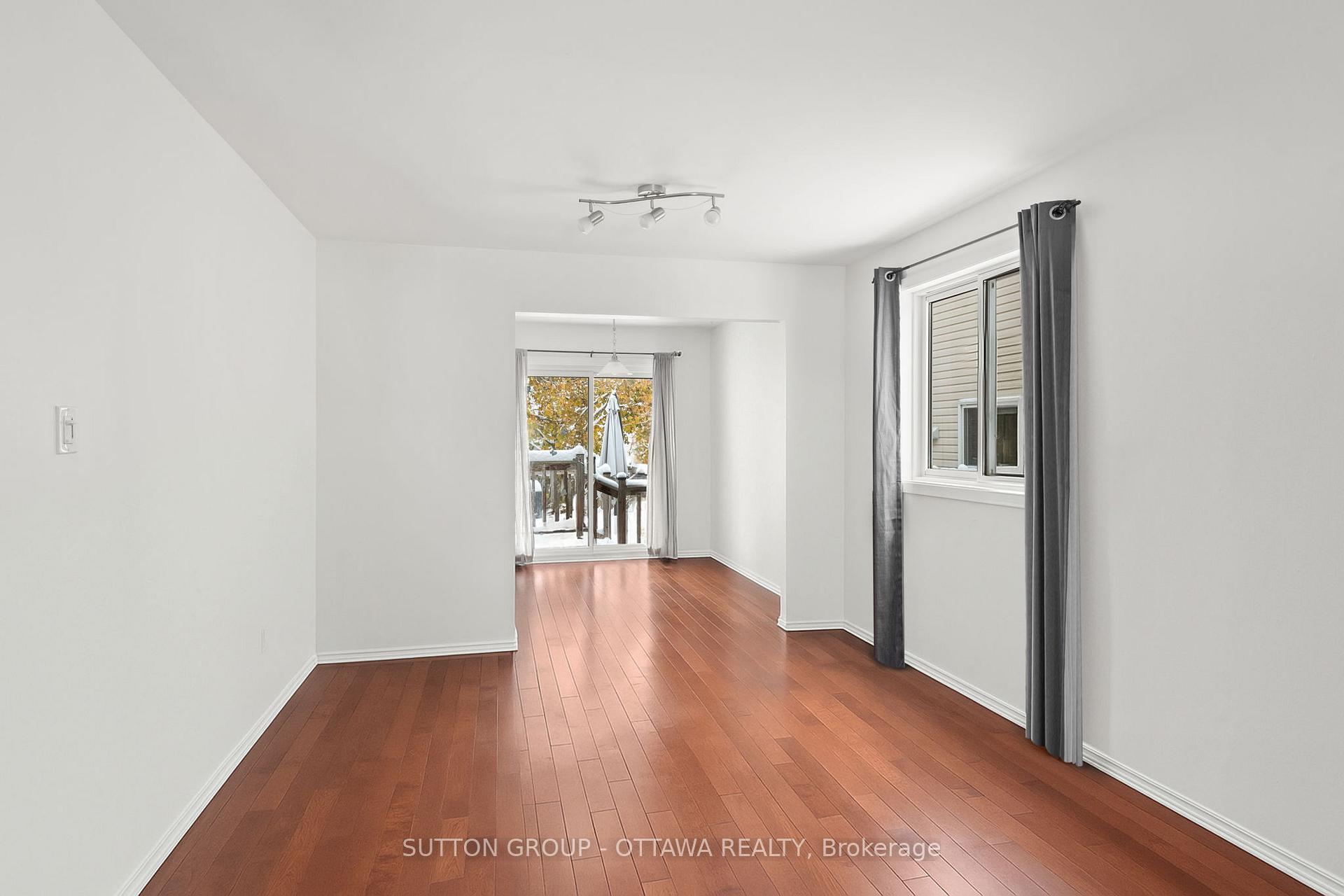 Photo 4 of 10 Foxleigh Crescent, Ottawa, Kanata - Bridlewood — HOMEH