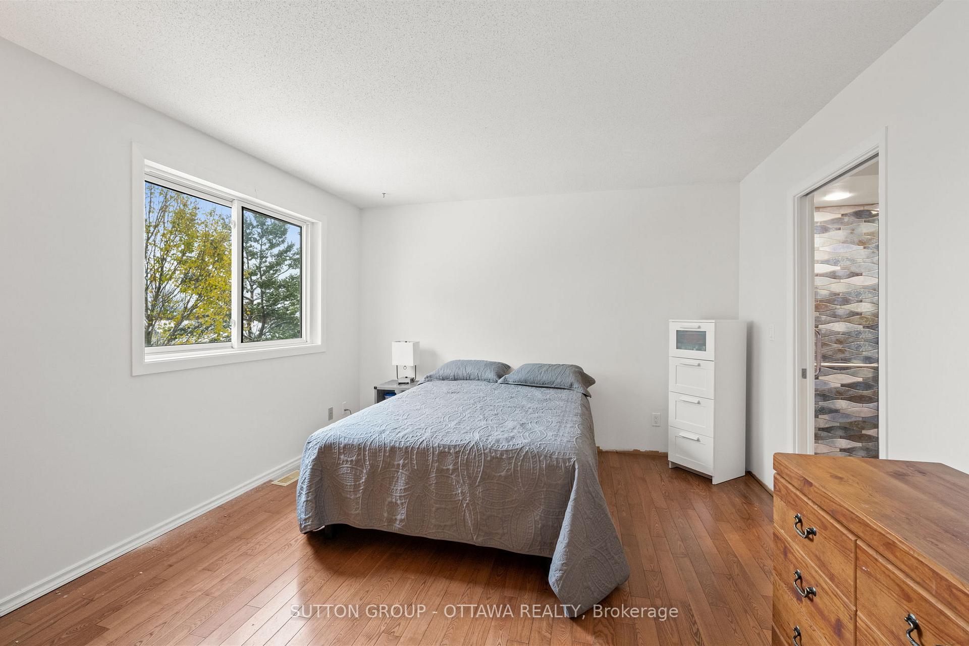 Photo 7 of 10 Foxleigh Crescent, Ottawa, Kanata - Bridlewood — HOMEH