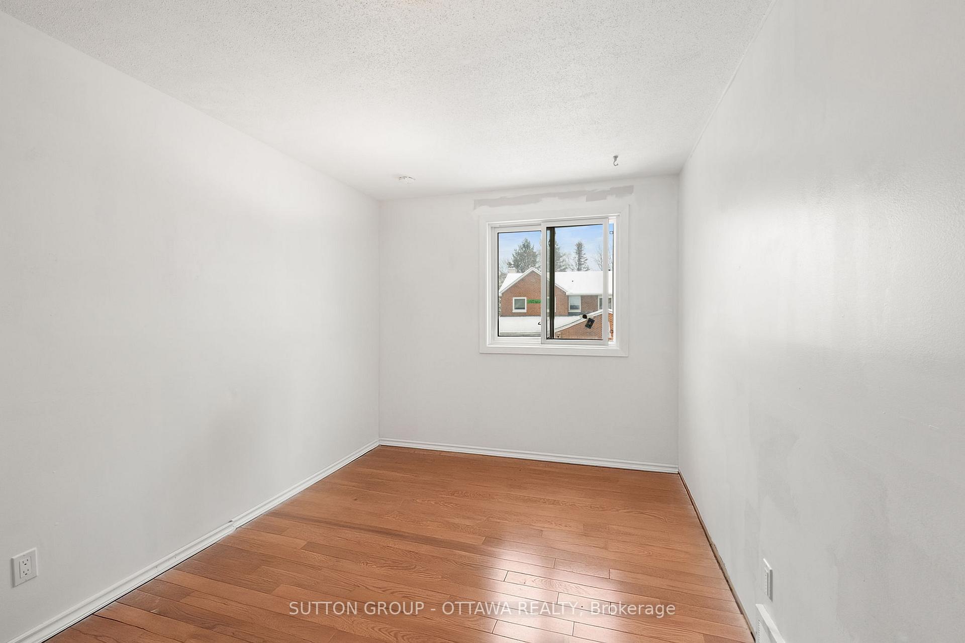 Photo 8 of 10 Foxleigh Crescent, Ottawa, Kanata - Bridlewood — HOMEH