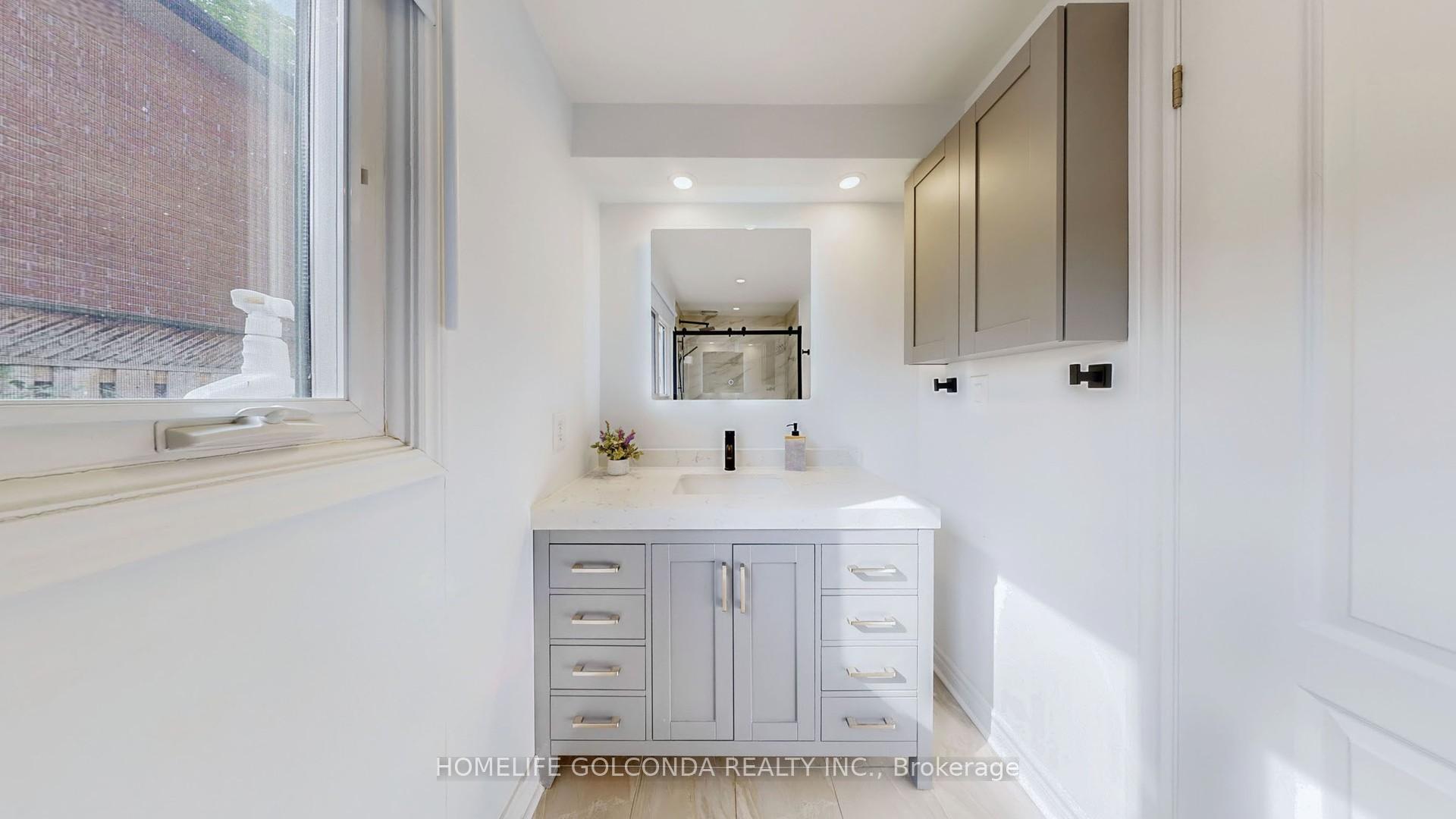 Photo 32 of 54 Senator Reesor's Drive, Markham, Sherwood-Amberglen — HOMEH