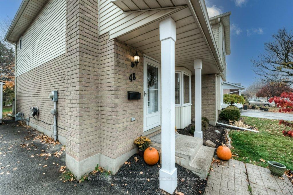 Photo 3 of 48 Wendy Crescent, Kitchener — HOMEH