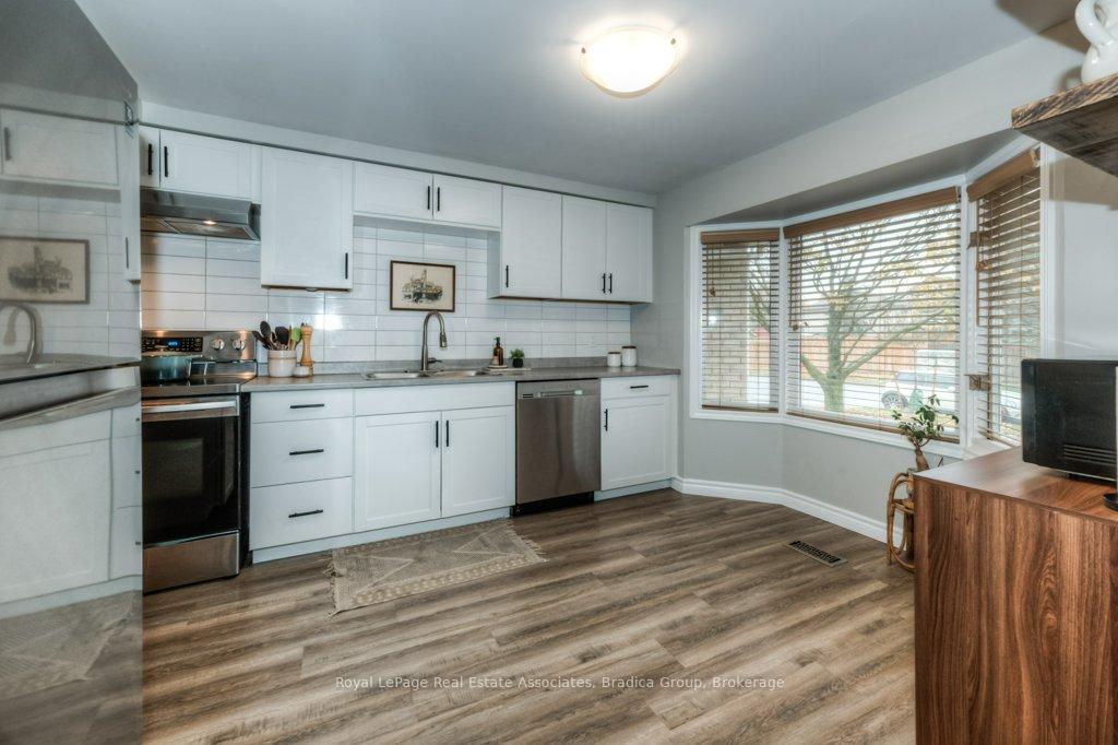 Photo 5 of 48 Wendy Crescent, Kitchener — HOMEH