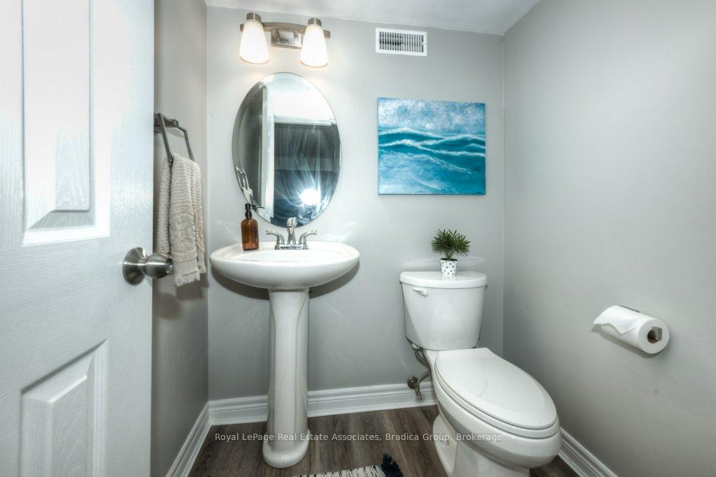 Photo 24 of 48 Wendy Crescent, Kitchener — HOMEH
