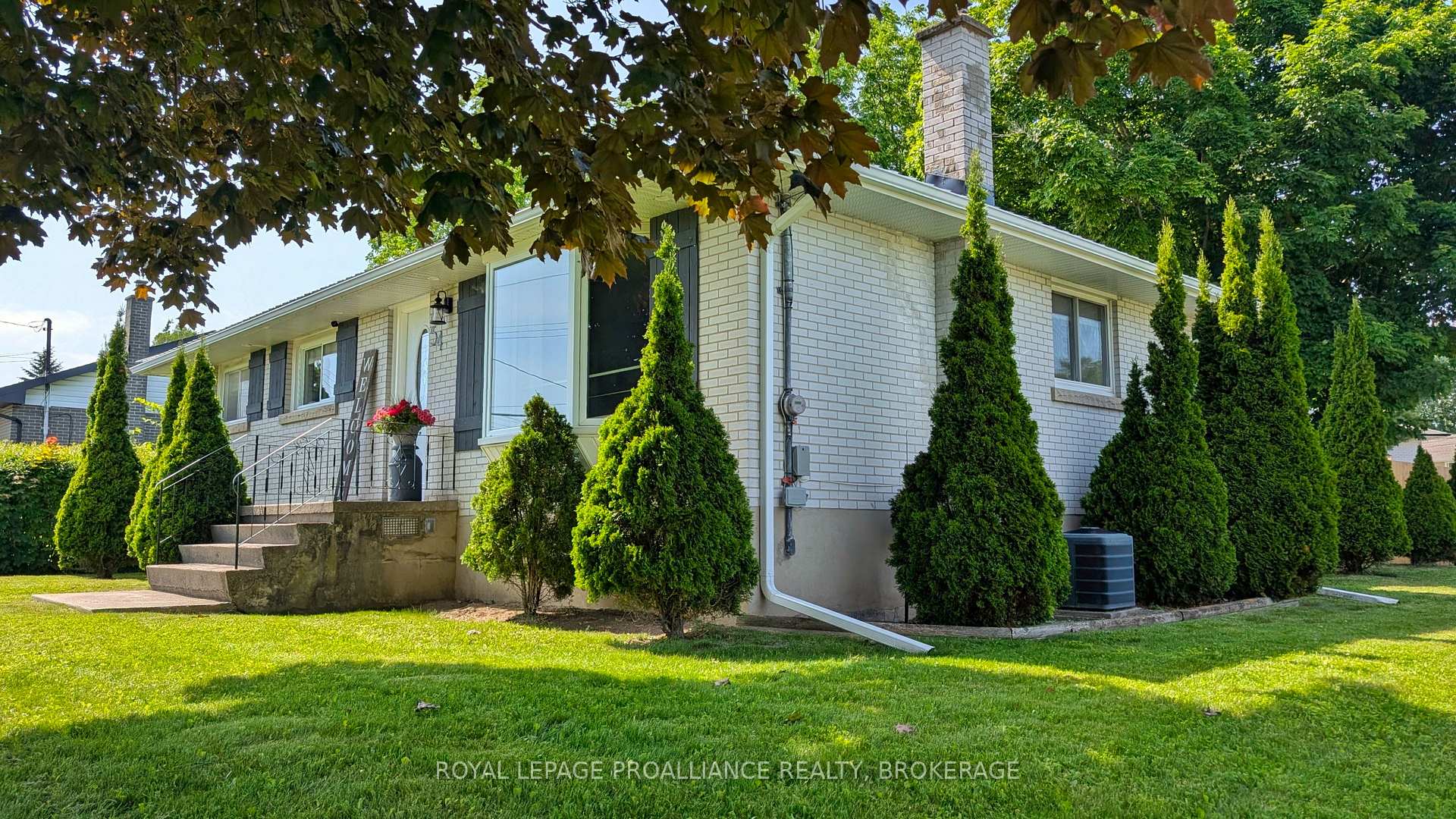 Photo 1 of 54 Amherst Drive, Loyalist, Amherstview — HOMEH