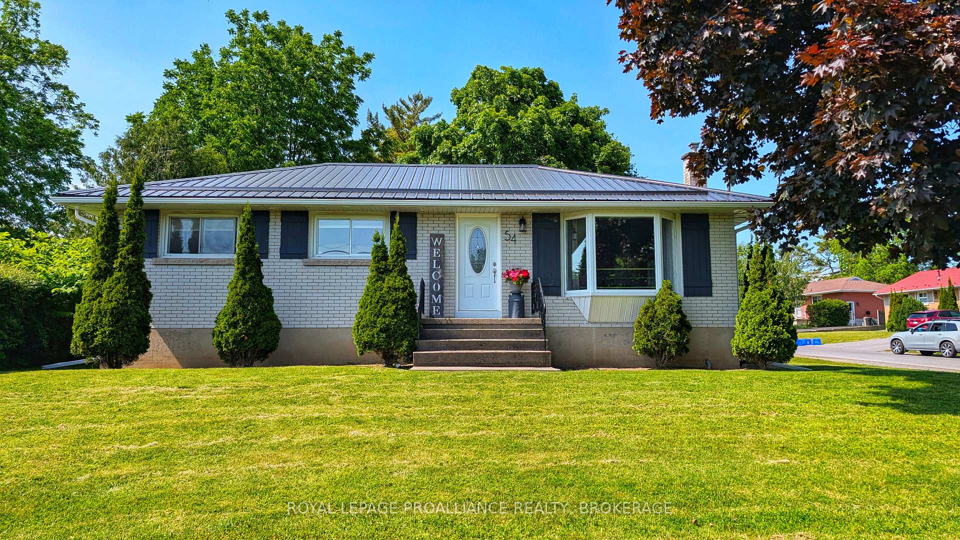 Photo 2 of 54 Amherst Drive, Loyalist, Amherstview — HOMEH