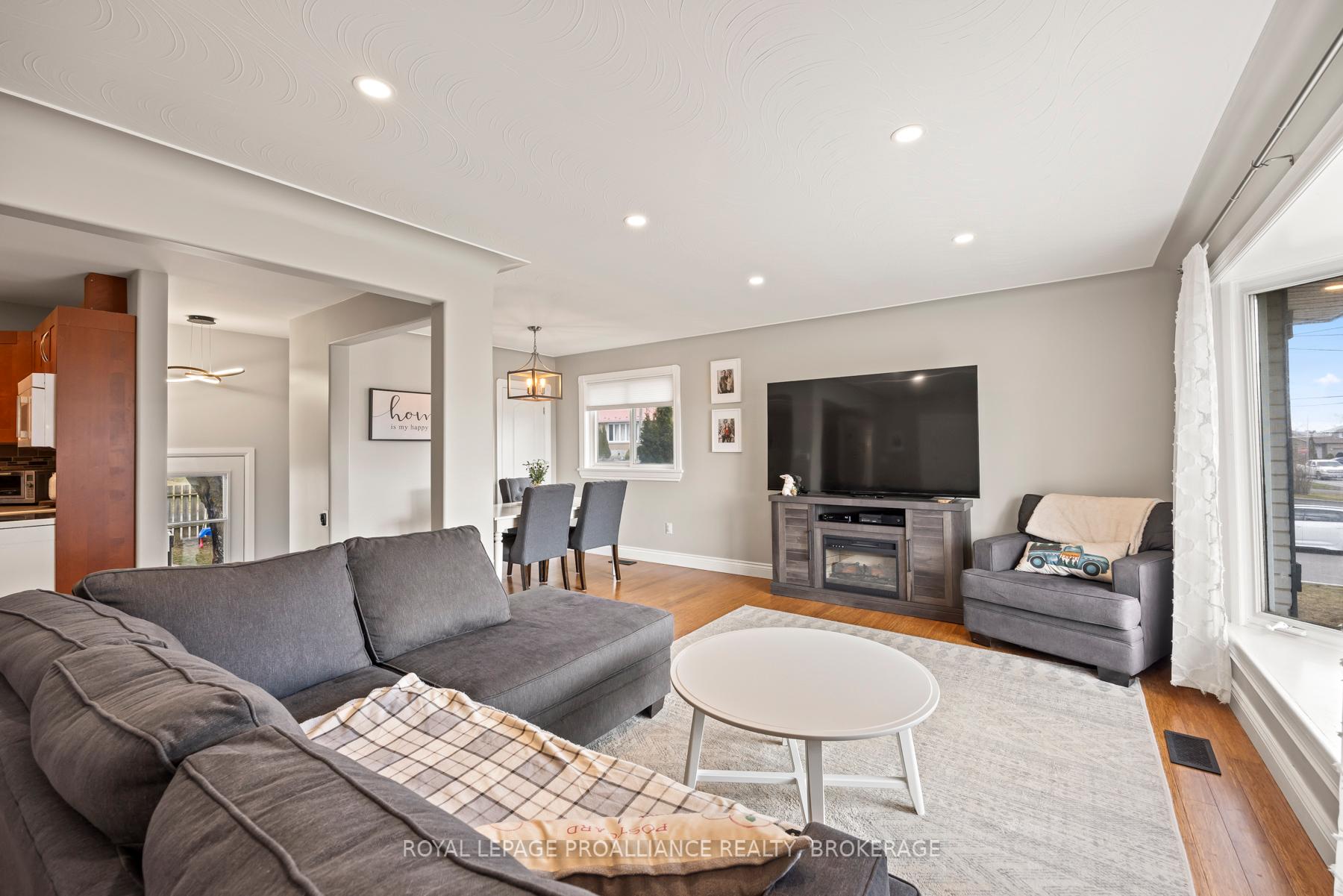 Photo 6 of 54 Amherst Drive, Loyalist, Amherstview — HOMEH