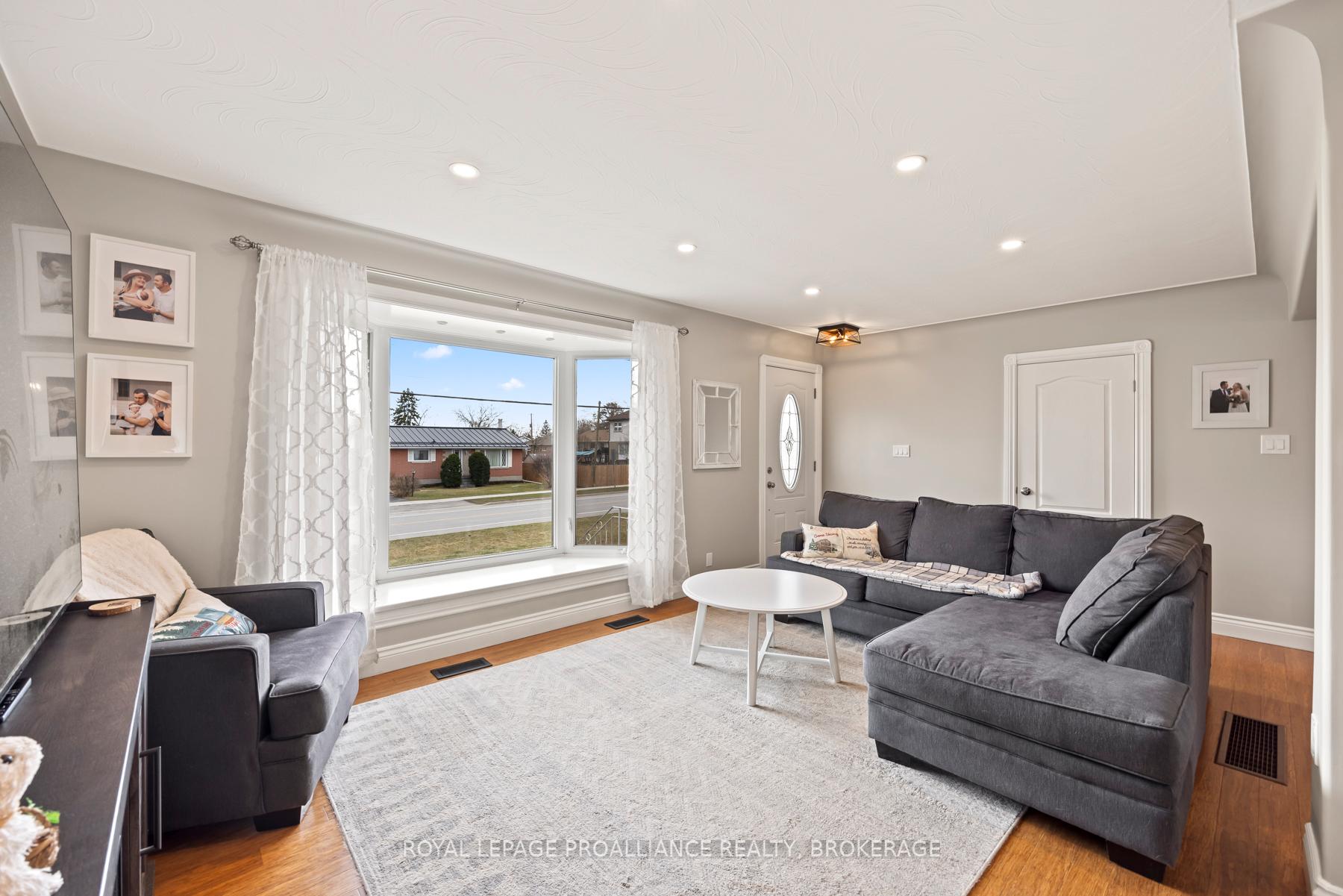 Photo 7 of 54 Amherst Drive, Loyalist, Amherstview — HOMEH