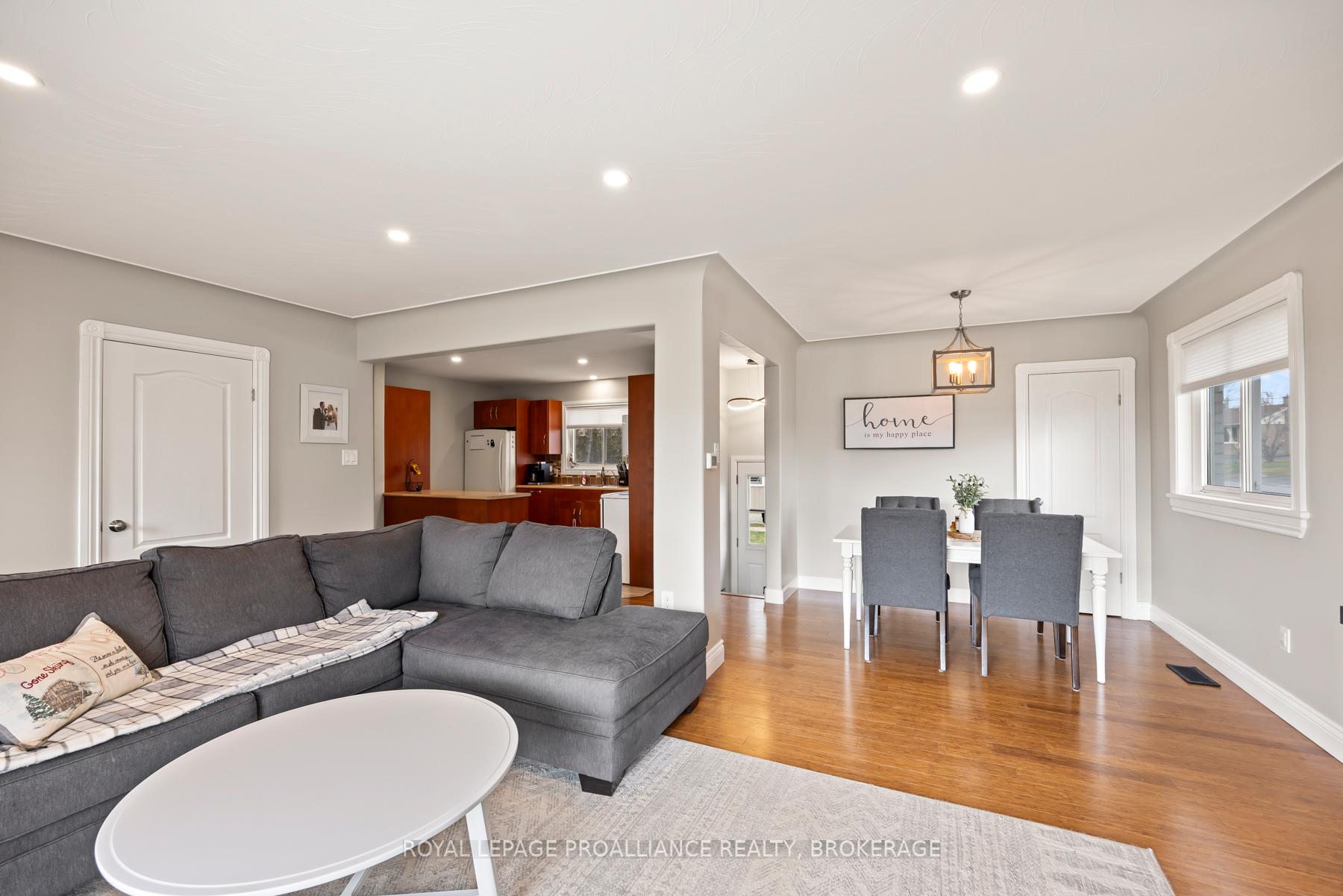 Photo 8 of 54 Amherst Drive, Loyalist, Amherstview — HOMEH