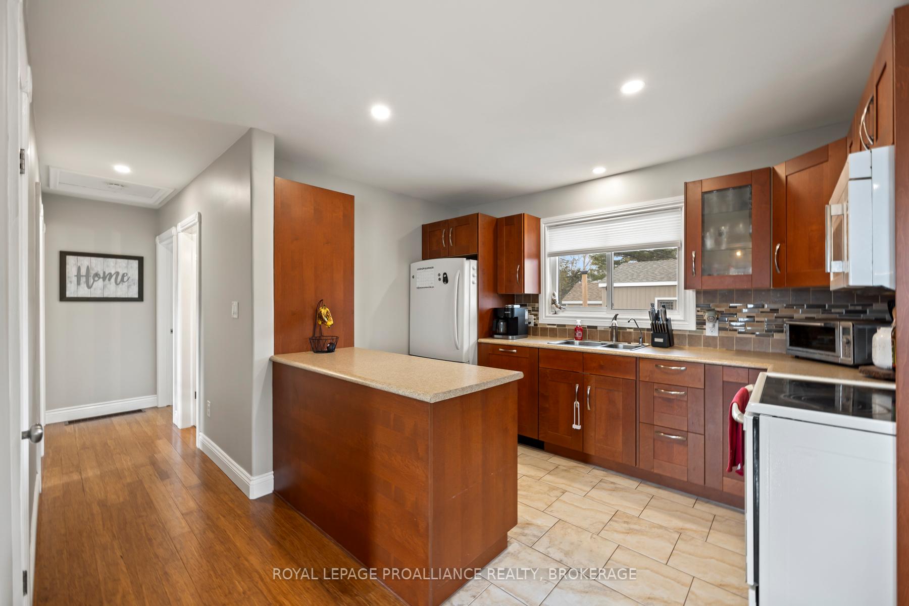 Photo 12 of 54 Amherst Drive, Loyalist, Amherstview — HOMEH