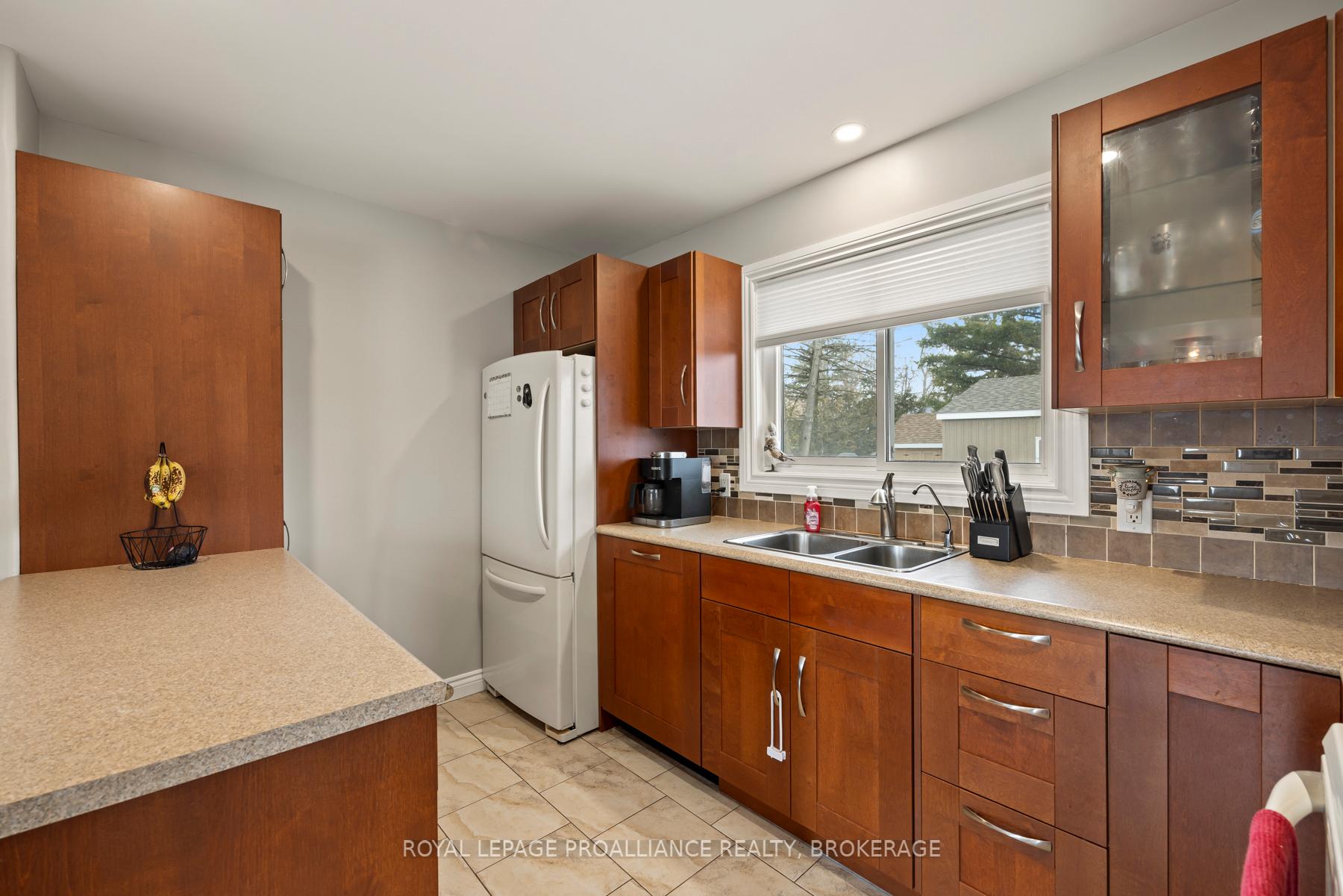 Photo 13 of 54 Amherst Drive, Loyalist, Amherstview — HOMEH