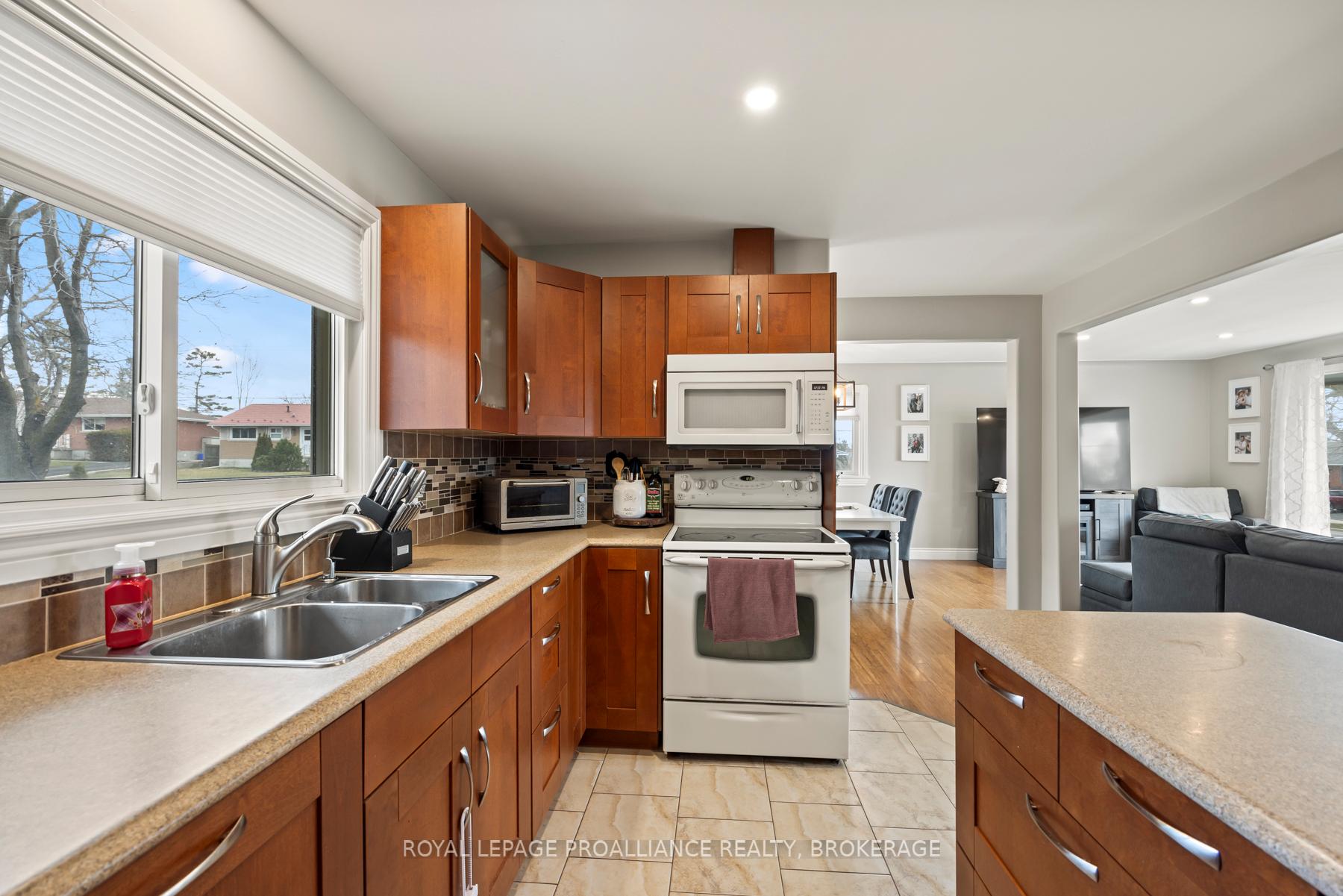 Photo 14 of 54 Amherst Drive, Loyalist, Amherstview — HOMEH