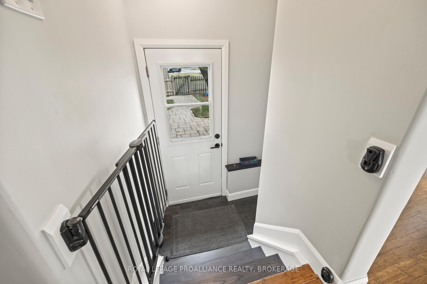 Photo 24 of 54 Amherst Drive, Loyalist, Amherstview — HOMEH