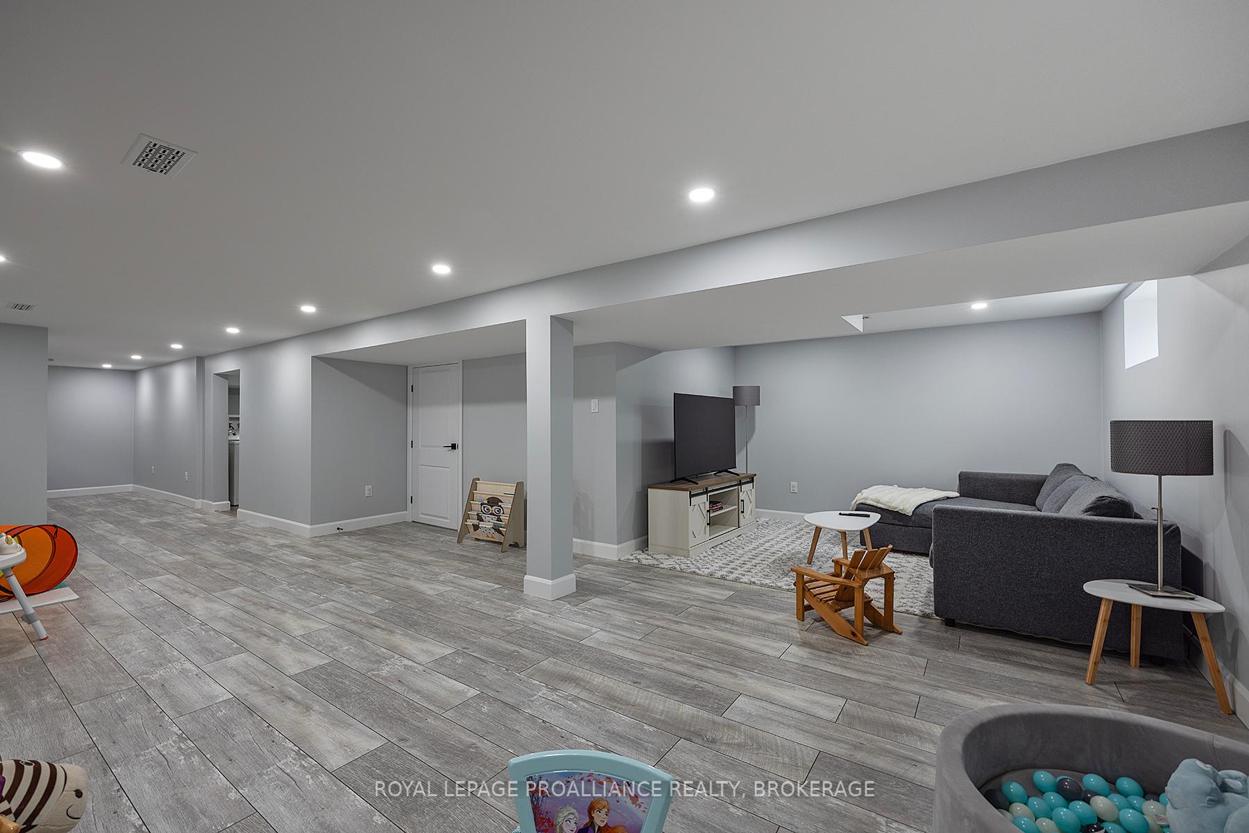 Photo 27 of 54 Amherst Drive, Loyalist, Amherstview — HOMEH
