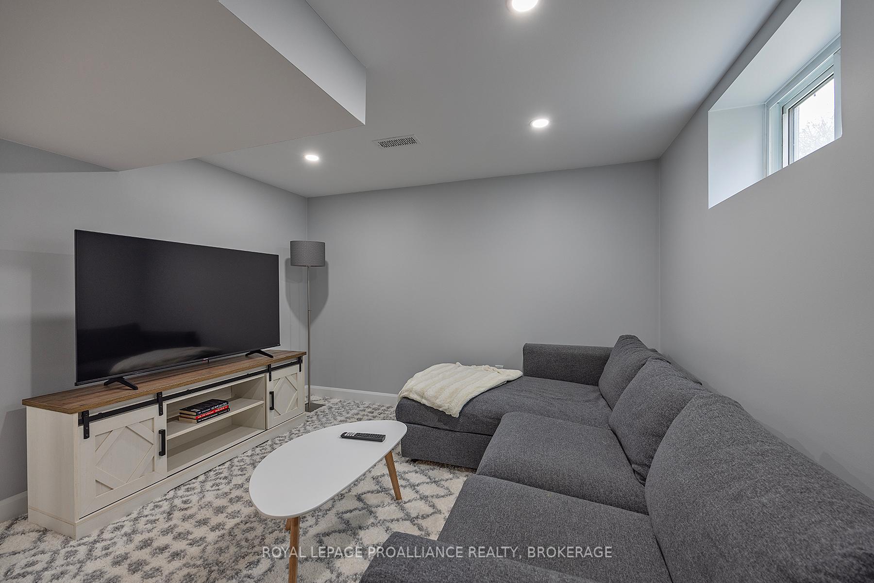 Photo 28 of 54 Amherst Drive, Loyalist, Amherstview — HOMEH