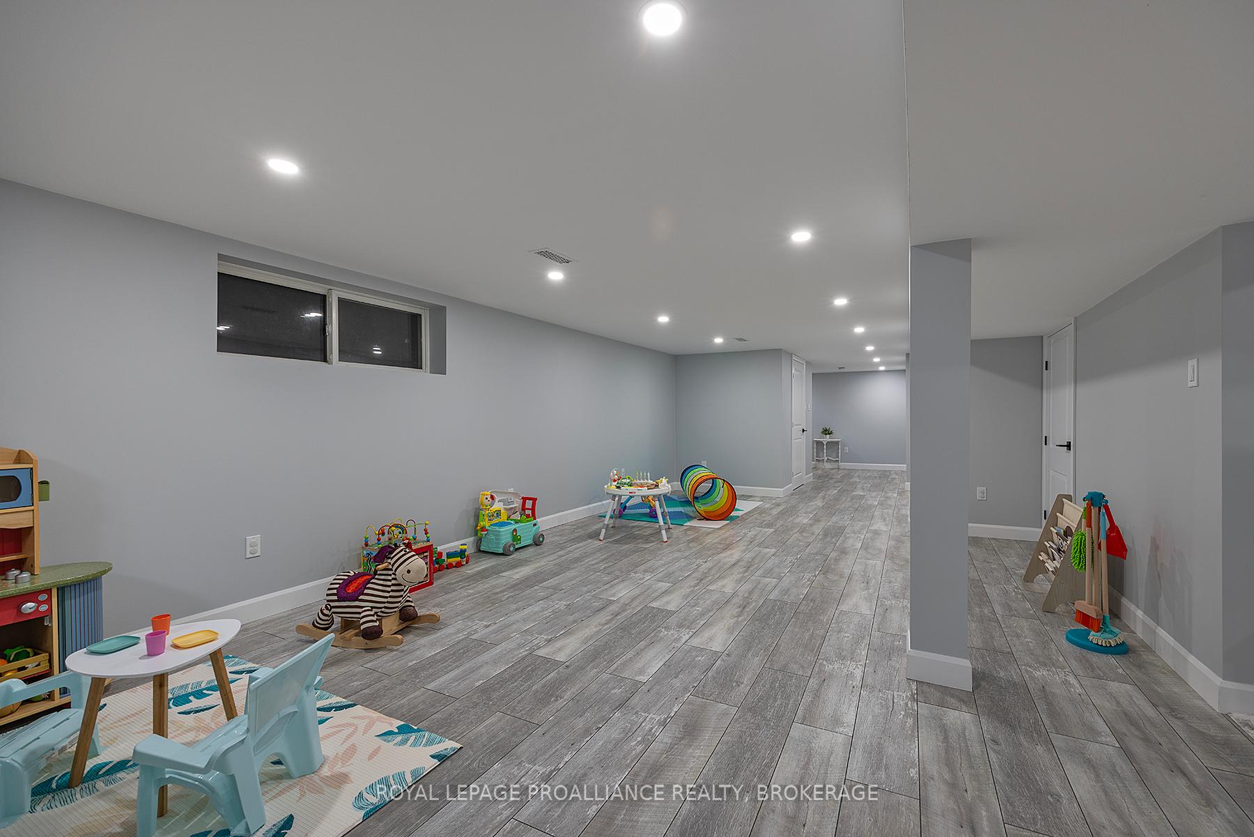 Photo 29 of 54 Amherst Drive, Loyalist, Amherstview — HOMEH