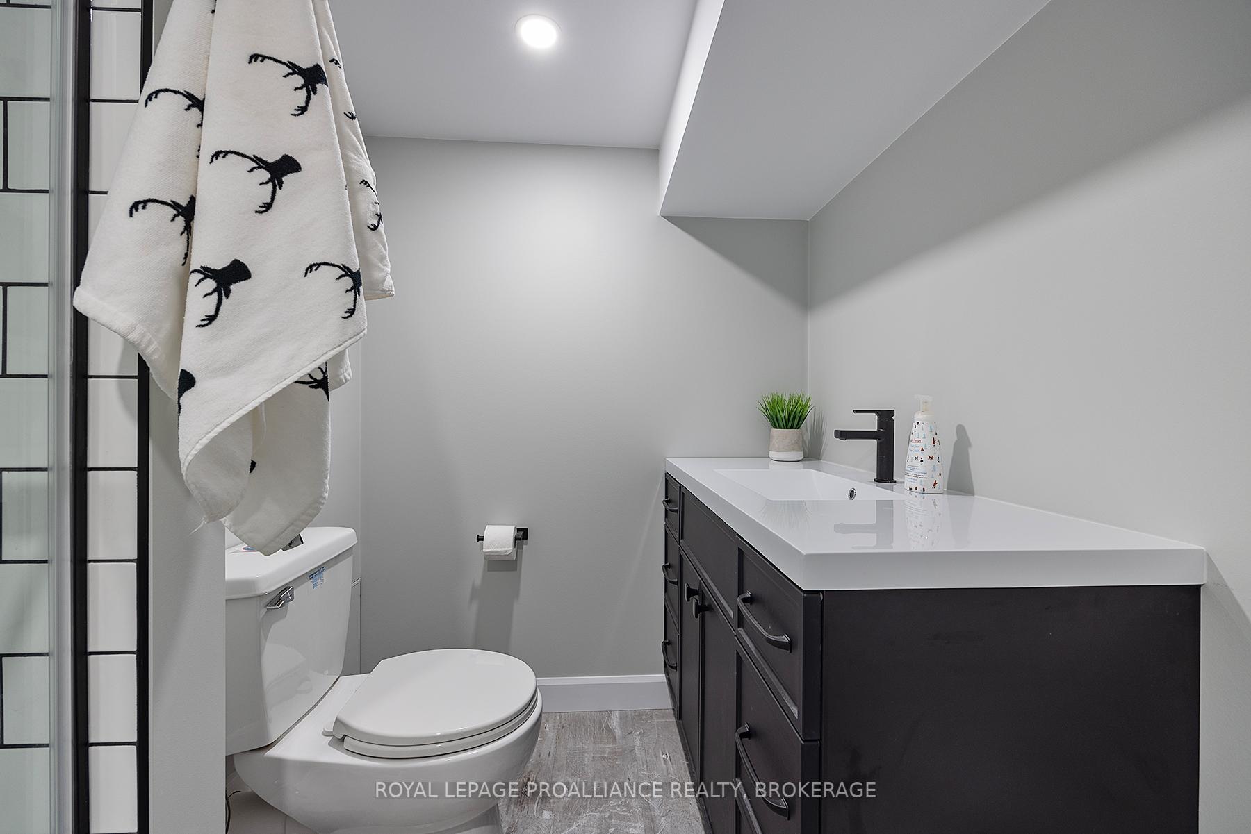 Photo 31 of 54 Amherst Drive, Loyalist, Amherstview — HOMEH
