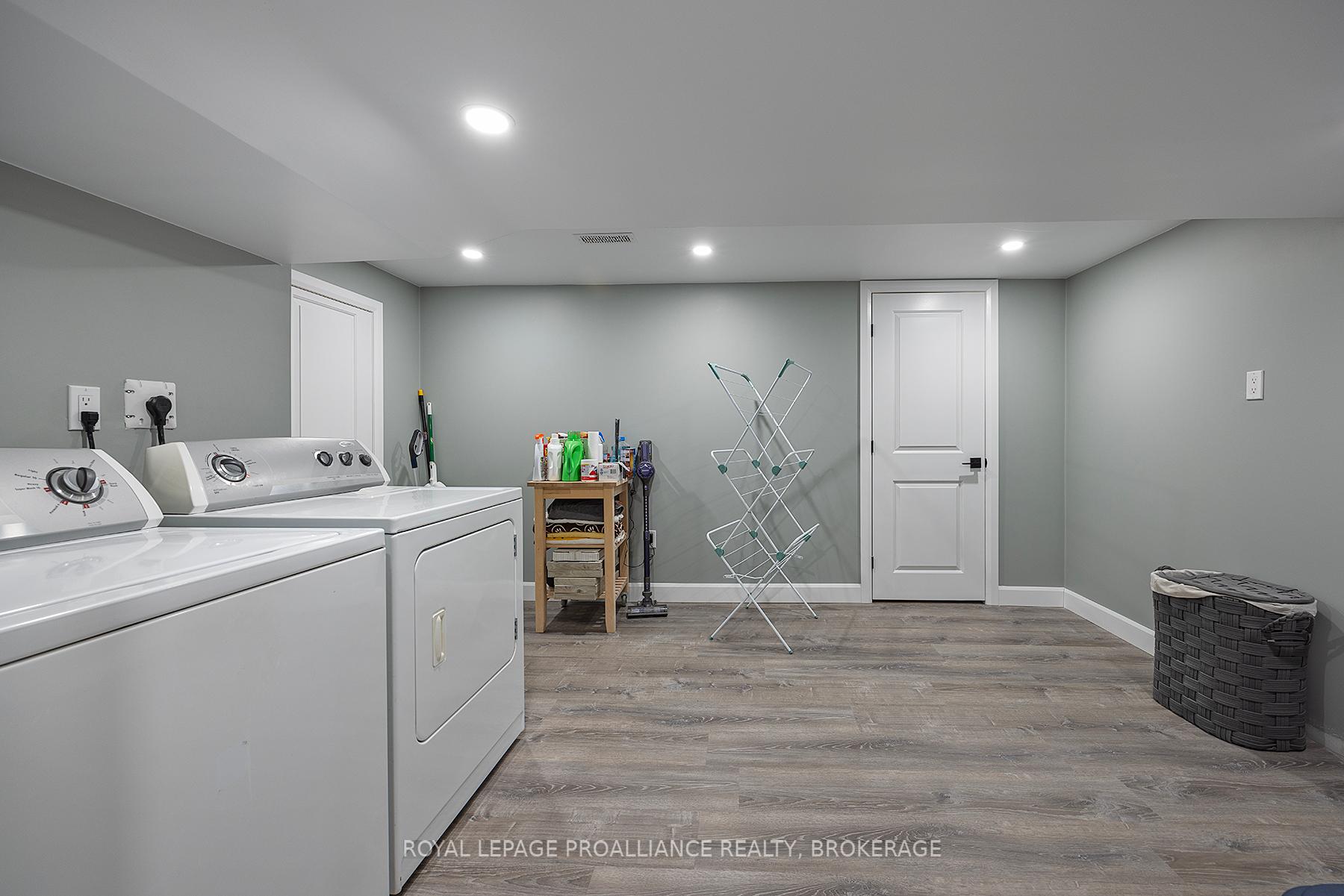 Photo 32 of 54 Amherst Drive, Loyalist, Amherstview — HOMEH