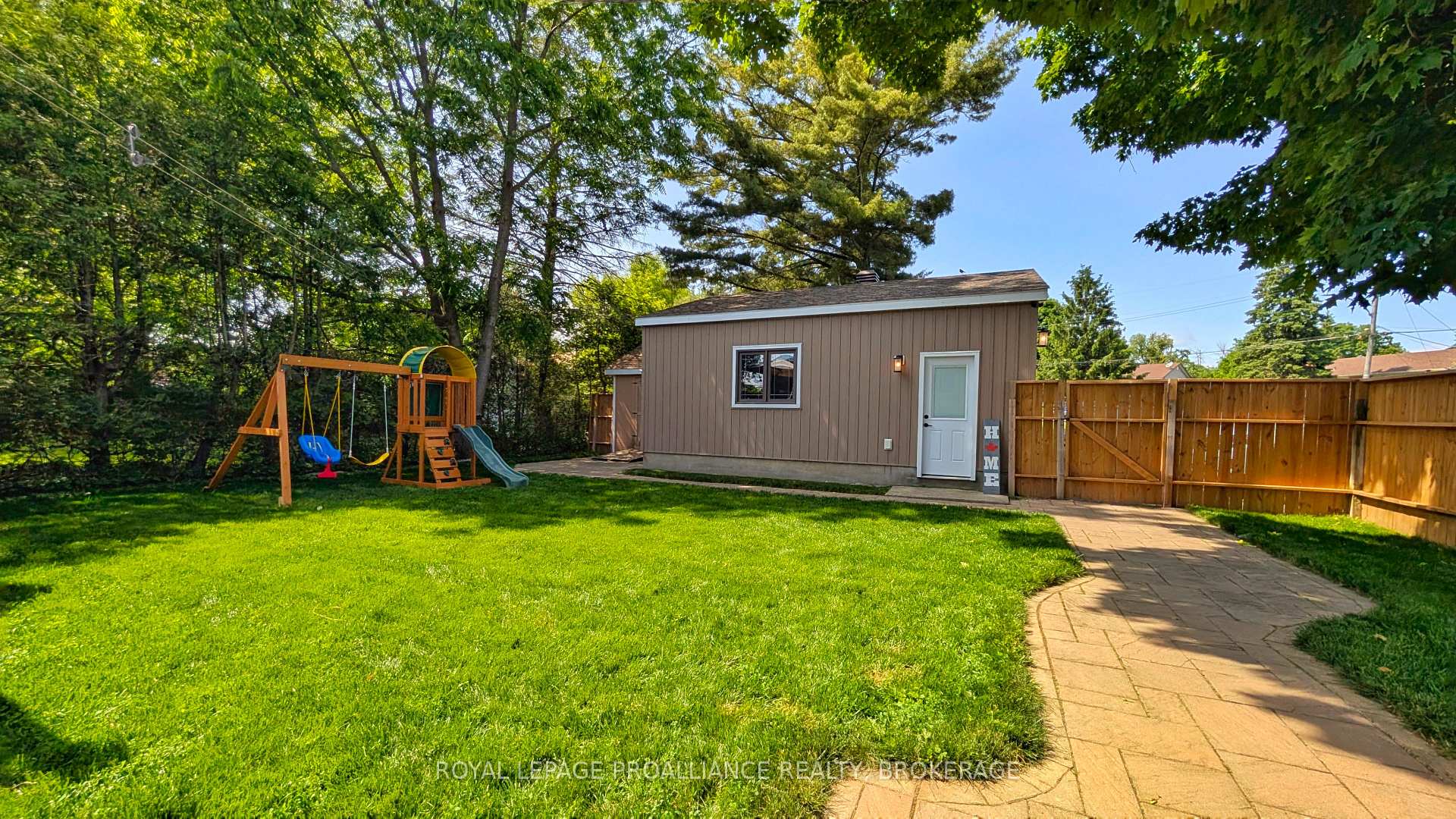 Photo 36 of 54 Amherst Drive, Loyalist, Amherstview — HOMEH