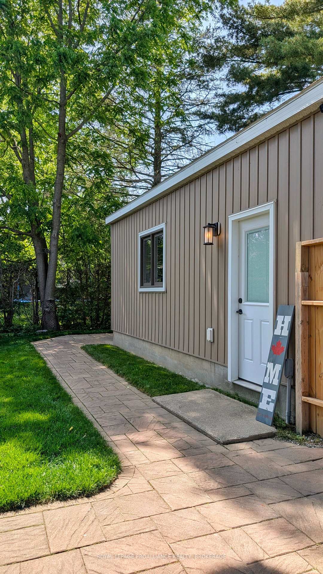 Photo 37 of 54 Amherst Drive, Loyalist, Amherstview — HOMEH