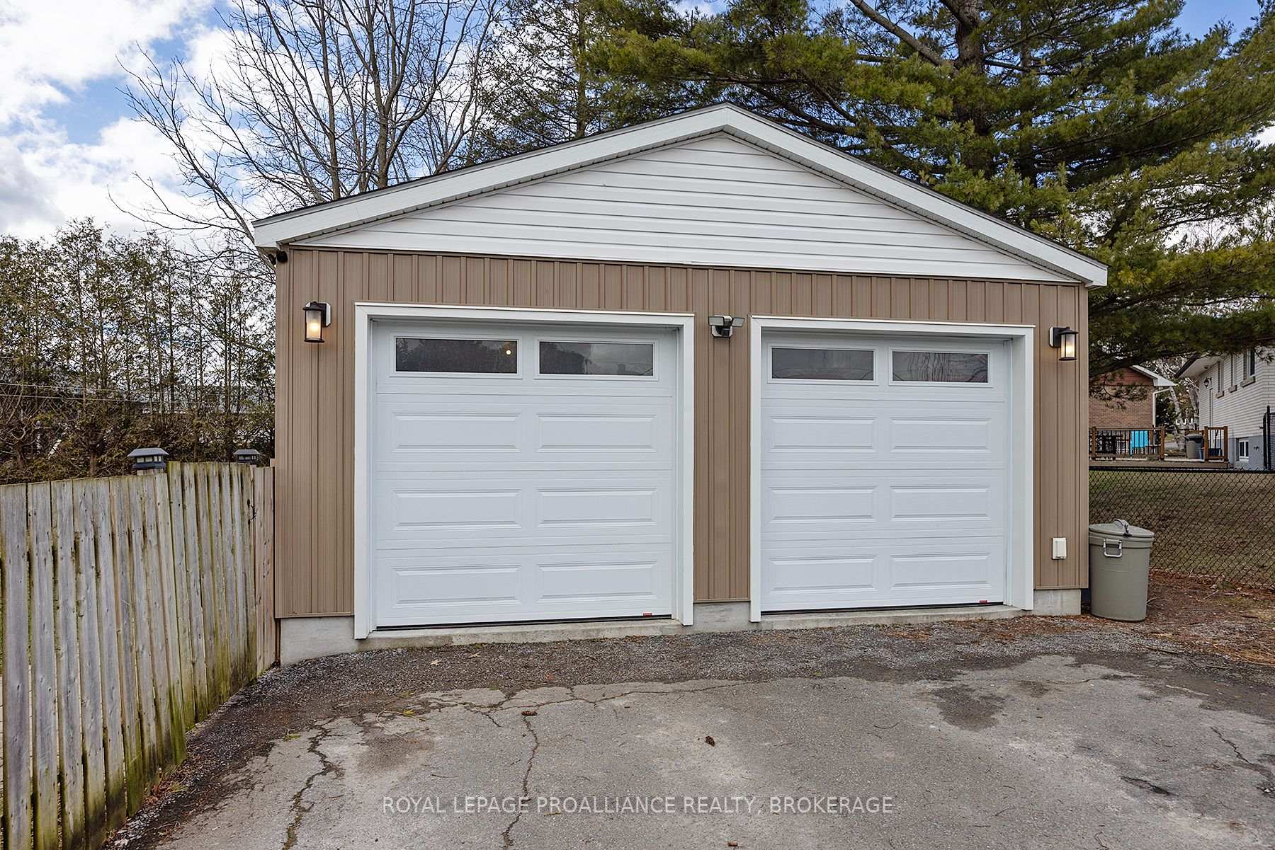 Photo 38 of 54 Amherst Drive, Loyalist, Amherstview — HOMEH