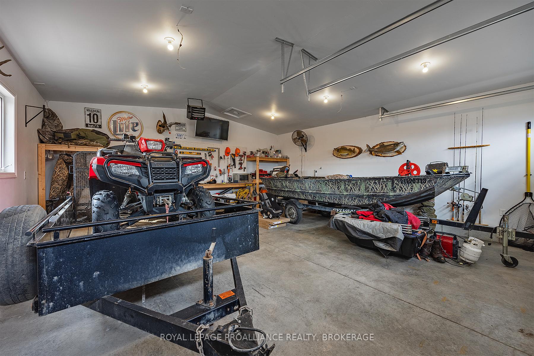 Photo 40 of 54 Amherst Drive, Loyalist, Amherstview — HOMEH