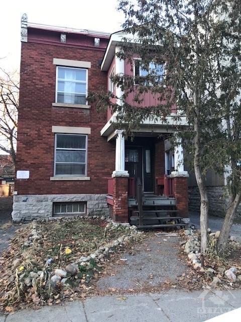 Front of 207 York Street