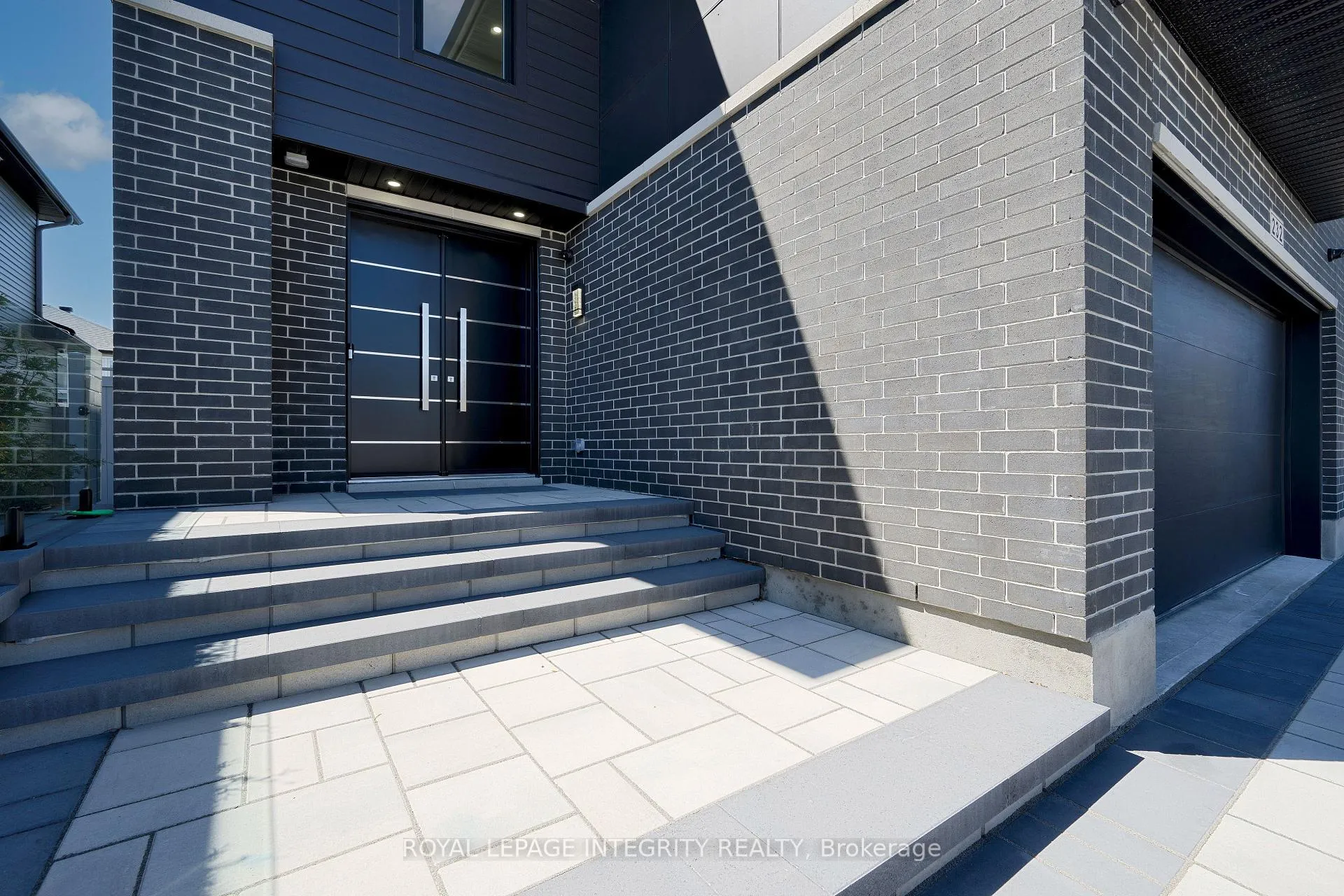 Photo 4 of 232 Condado Crescent, Ottawa, Kanata - Emerald Meadows/Trailwest — HOMEH