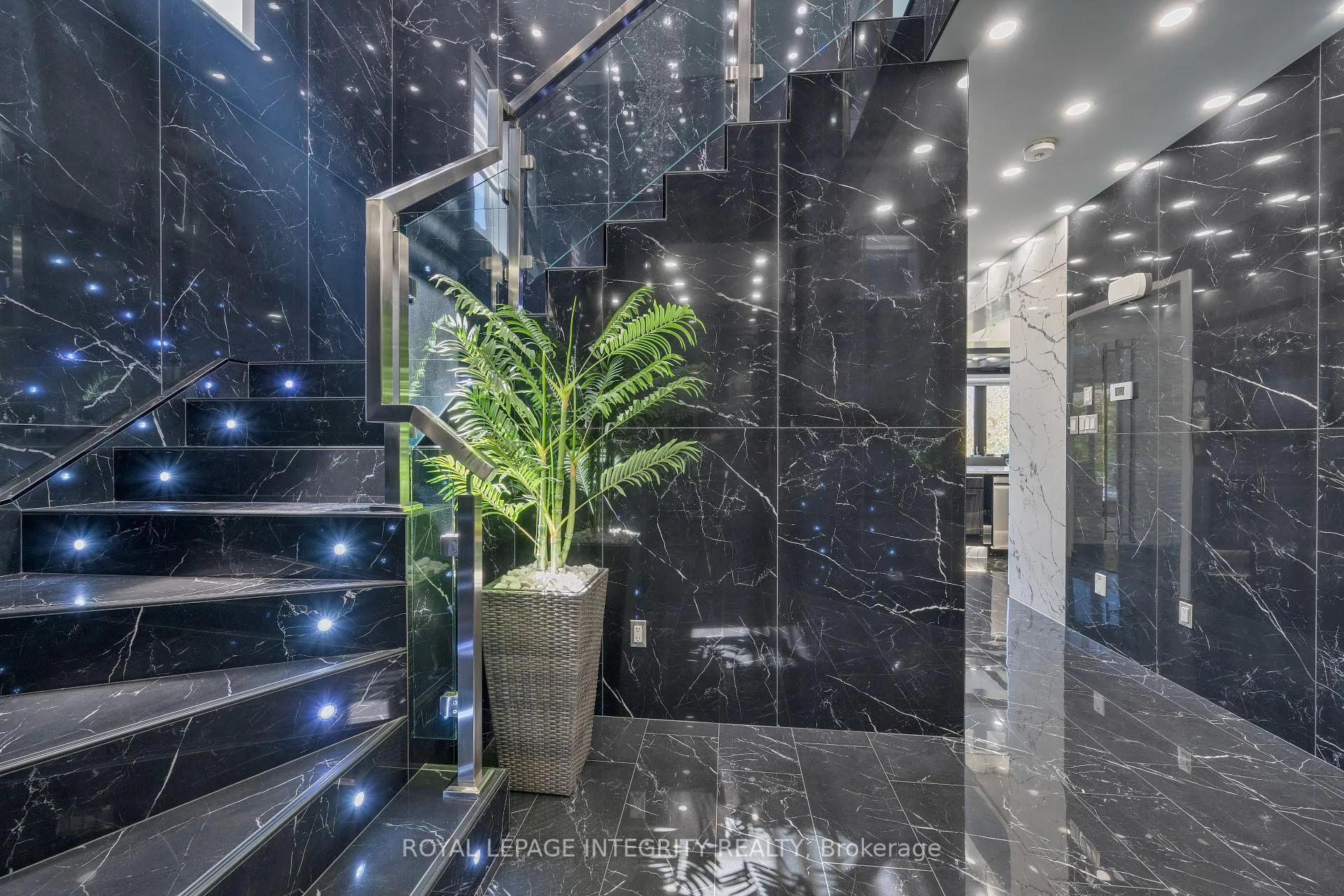 Photo 5 of 232 Condado Crescent, Ottawa, Kanata - Emerald Meadows/Trailwest — HOMEH