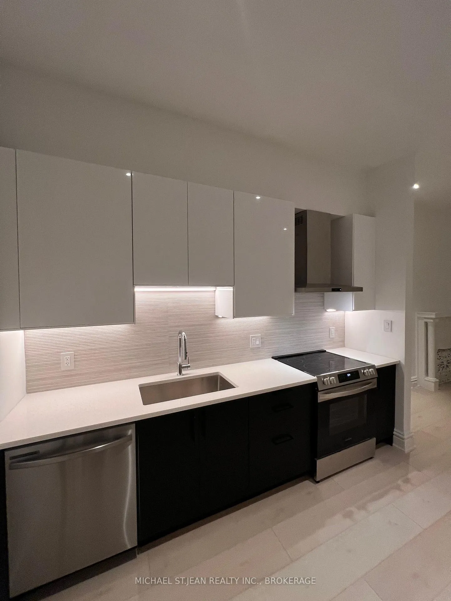 Photo 3 of Unit 1, 30 Cannon Street W, Hamilton, Central — HOMEH