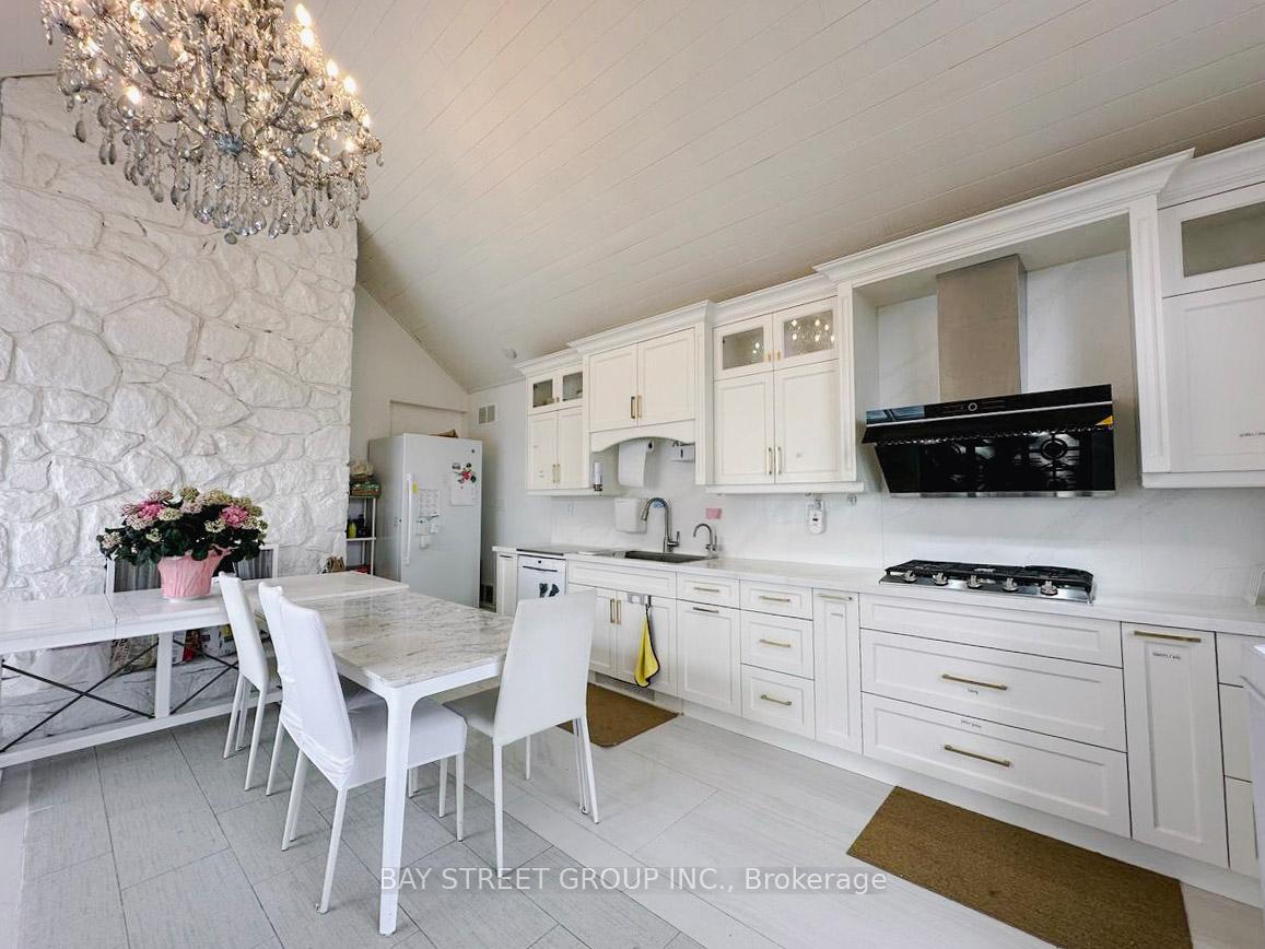 Photo 3 of 109 Main Unionville Street, Markham, Unionville — HOMEH