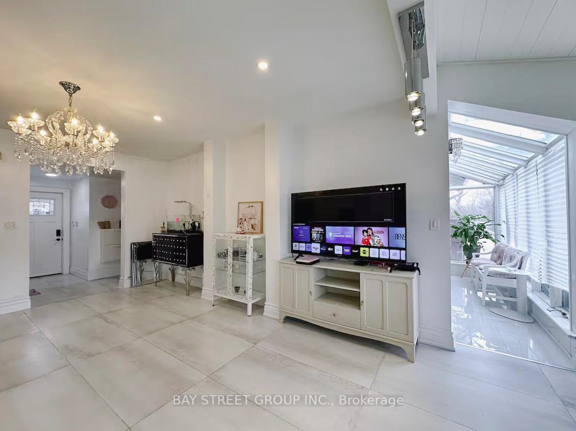 Photo 7 of 109 Main Unionville Street, Markham, Unionville — HOMEH