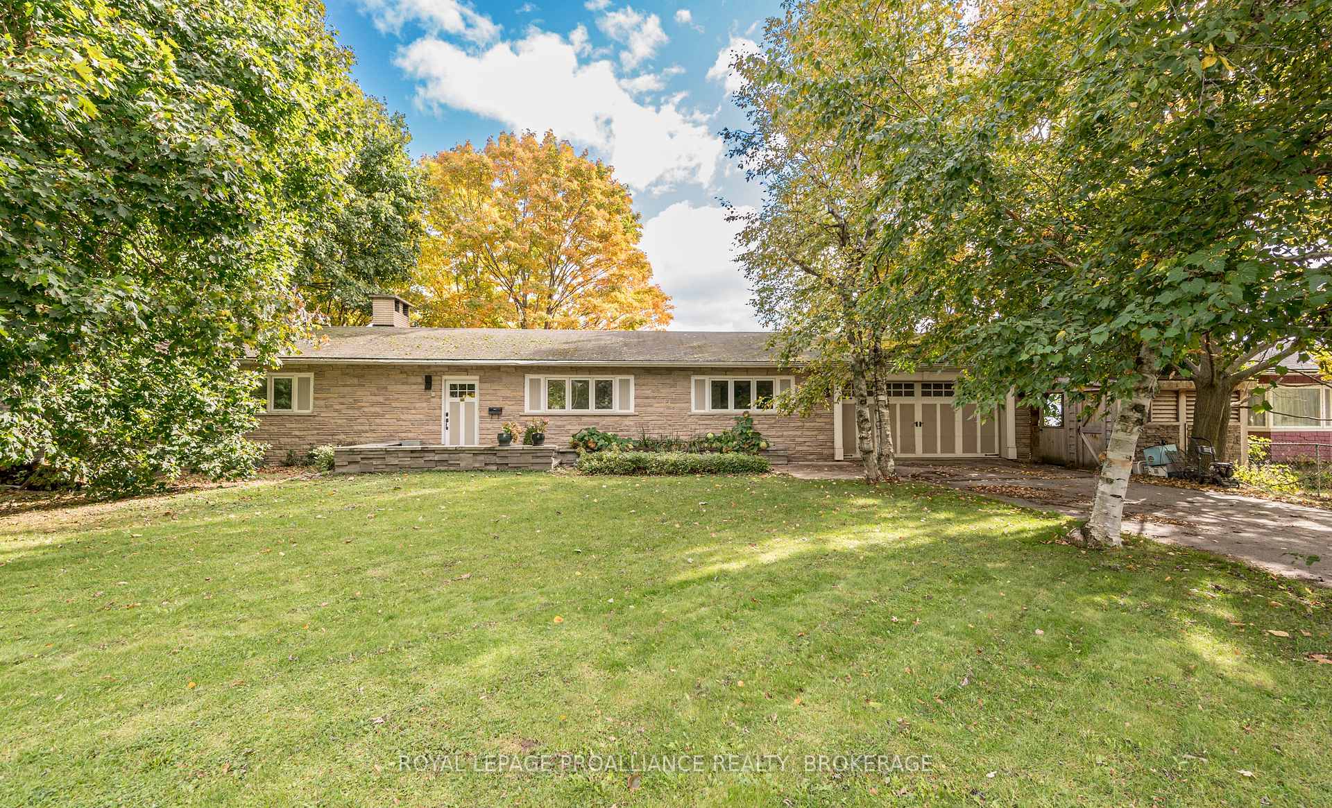 Photo 2 of 4420 Bath Road, Loyalist, Amherstview — HOMEH