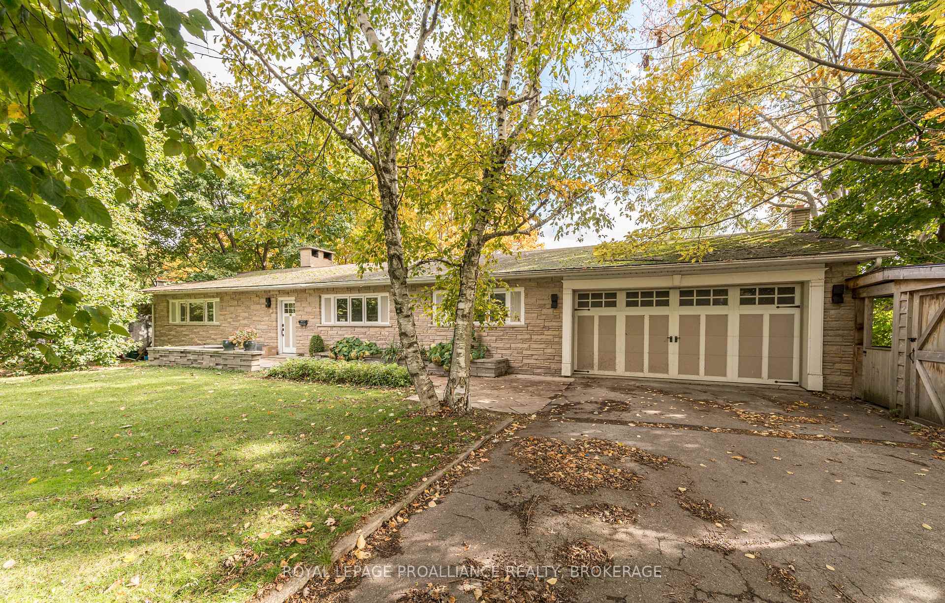 Photo 3 of 4420 Bath Road, Loyalist, Amherstview — HOMEH