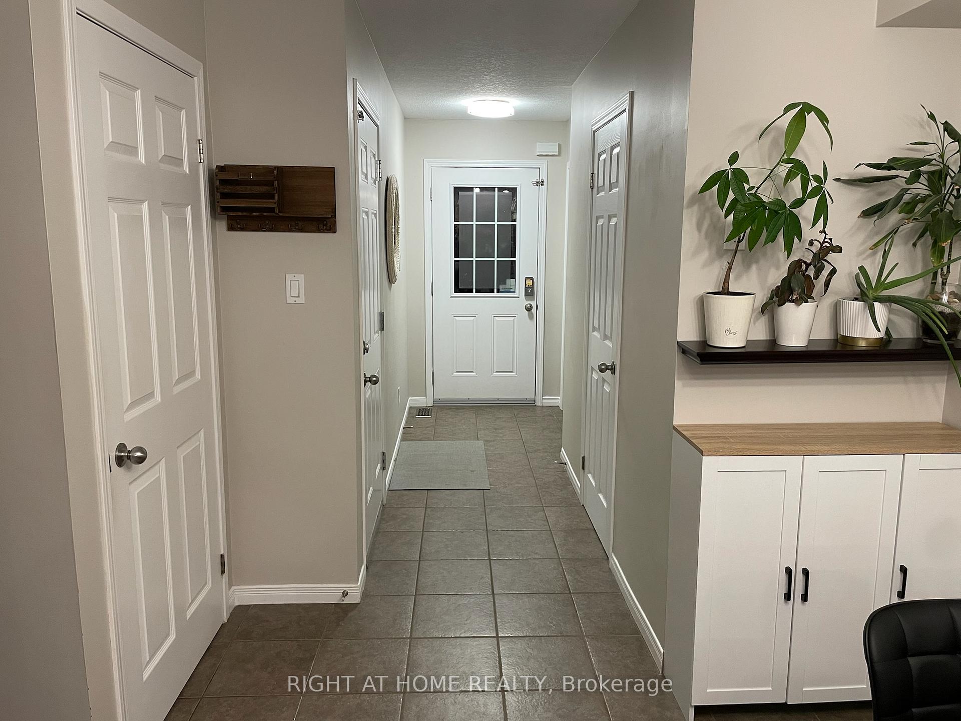 Photo 3 of 222 Featherstone Crescent, Kitchener, Huron Park — HOMEH