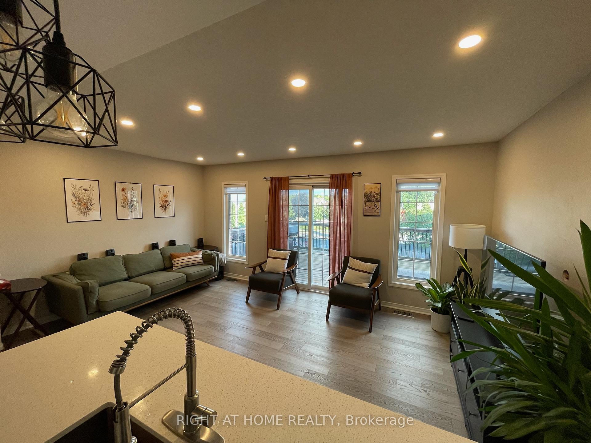 Photo 9 of 222 Featherstone Crescent, Kitchener, Huron Park — HOMEH