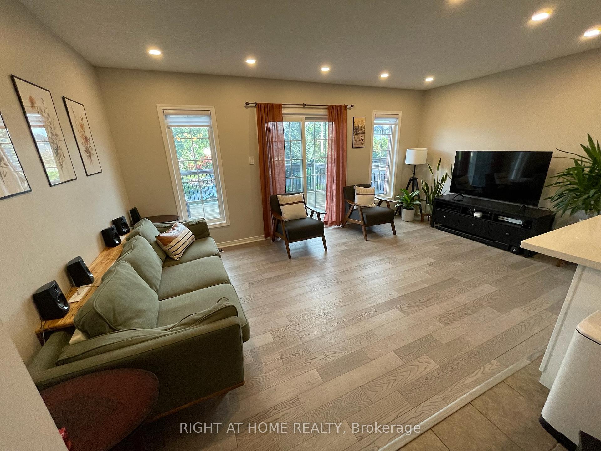 Photo 10 of 222 Featherstone Crescent, Kitchener, Huron Park — HOMEH