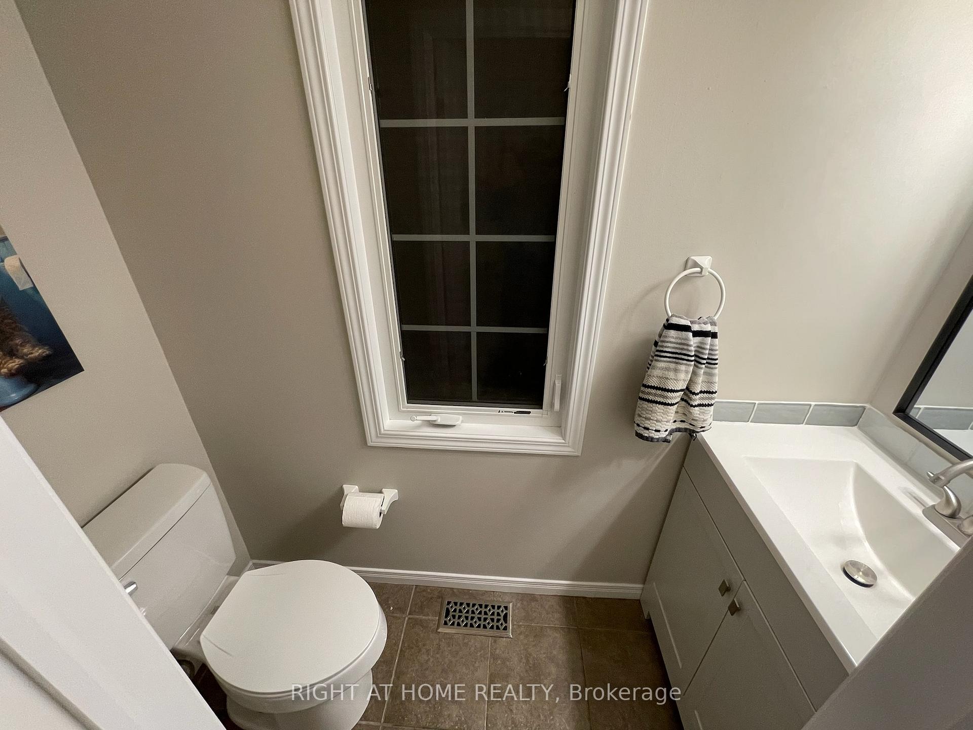 Photo 11 of 222 Featherstone Crescent, Kitchener, Huron Park — HOMEH