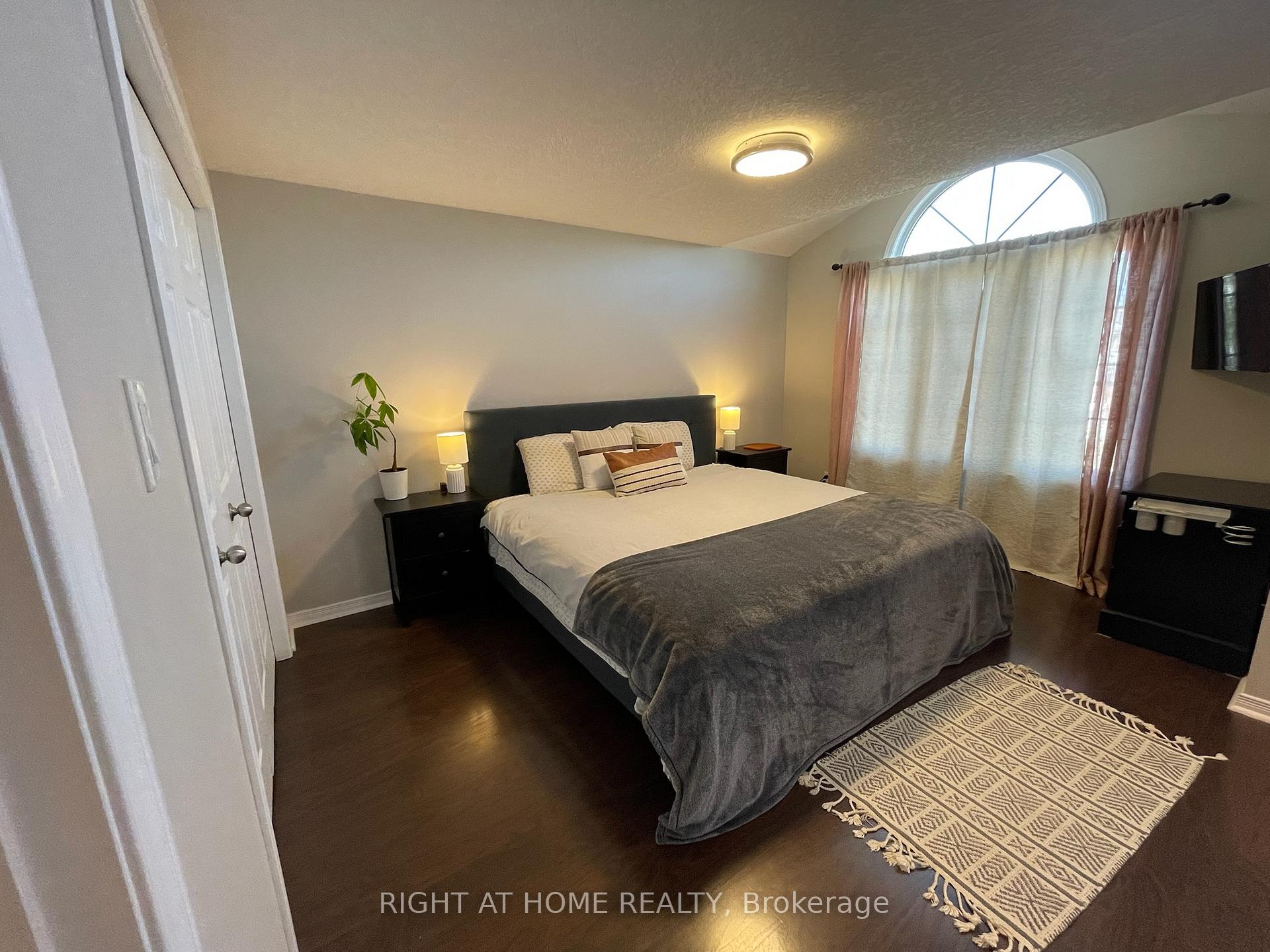 Photo 12 of 222 Featherstone Crescent, Kitchener, Huron Park — HOMEH