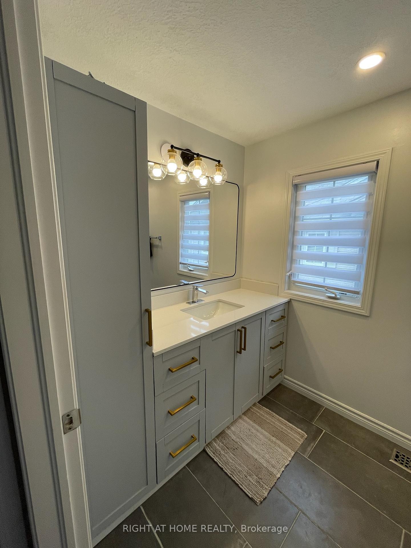 Photo 16 of 222 Featherstone Crescent, Kitchener, Huron Park — HOMEH