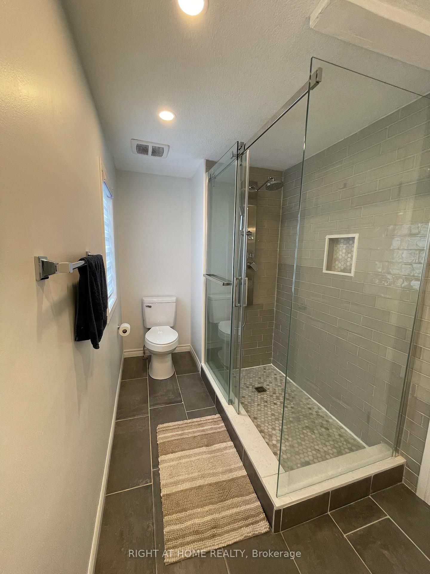 Photo 17 of 222 Featherstone Crescent, Kitchener, Huron Park — HOMEH