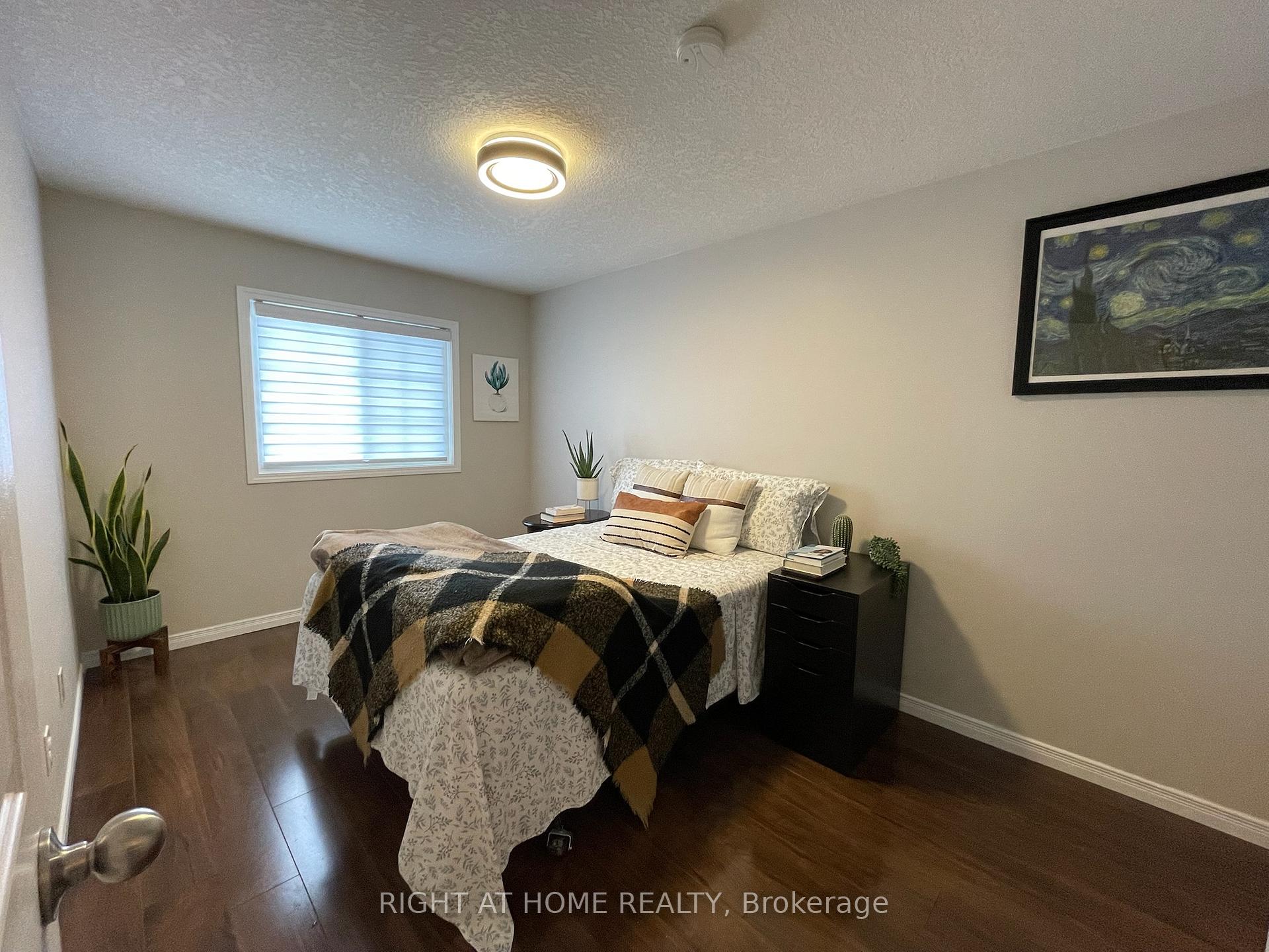 Photo 18 of 222 Featherstone Crescent, Kitchener, Huron Park — HOMEH