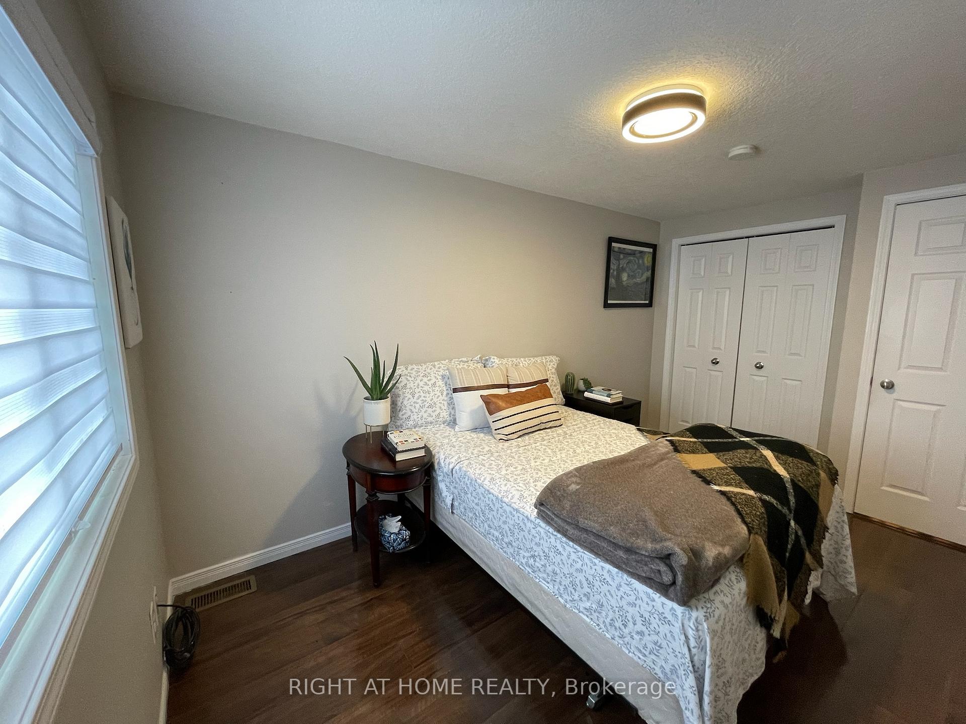 Photo 19 of 222 Featherstone Crescent, Kitchener, Huron Park — HOMEH