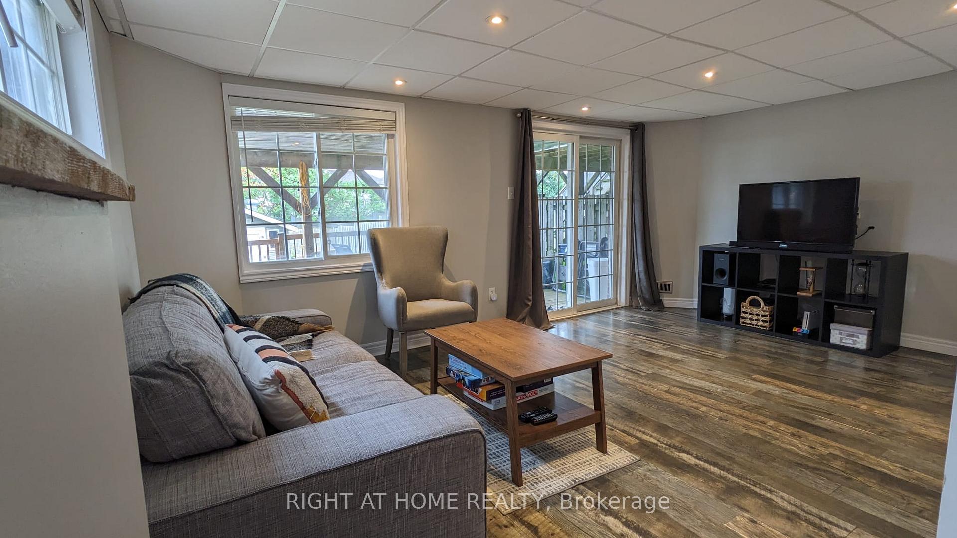 Photo 22 of 222 Featherstone Crescent, Kitchener, Huron Park — HOMEH