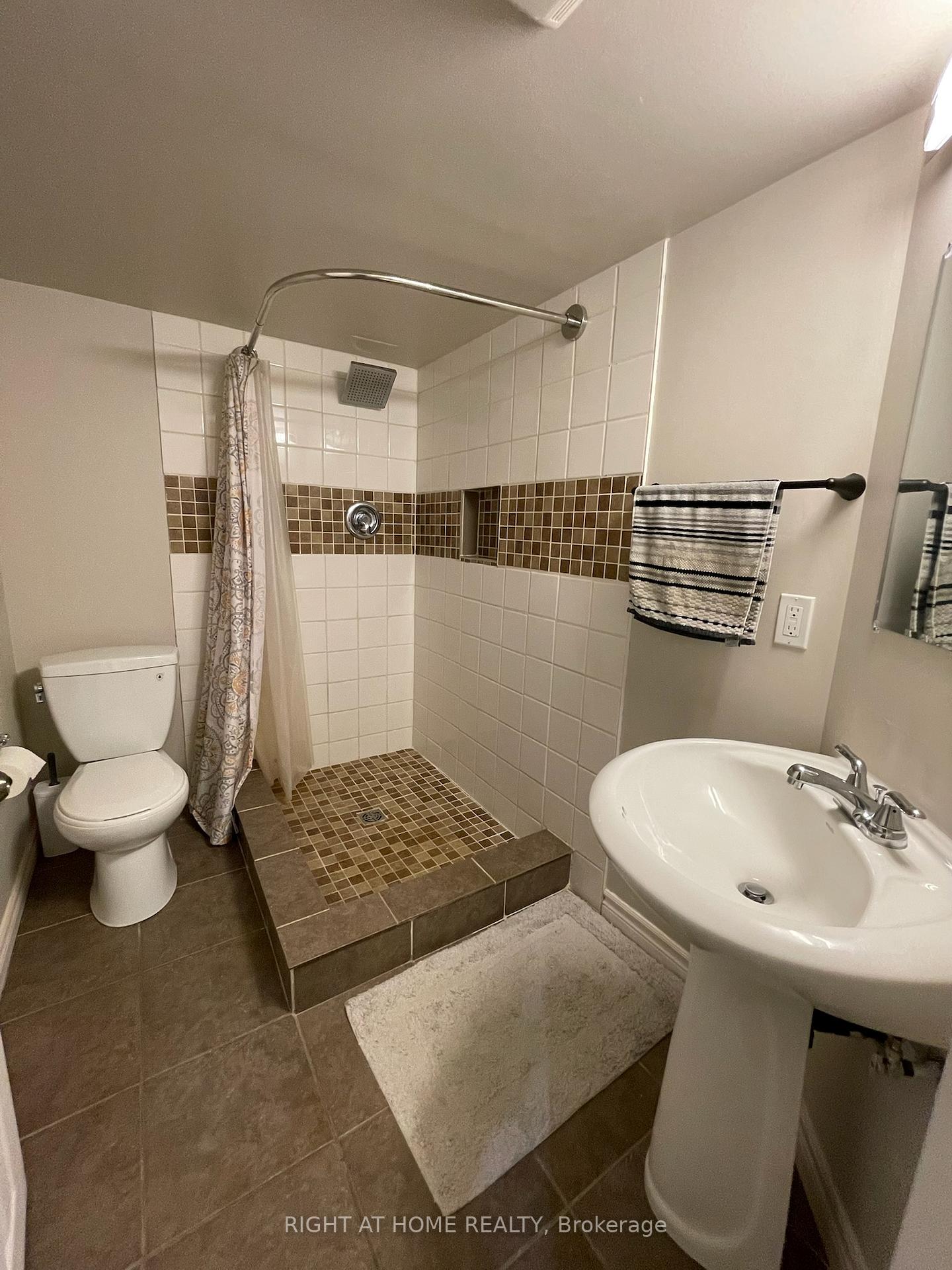 Photo 23 of 222 Featherstone Crescent, Kitchener, Huron Park — HOMEH