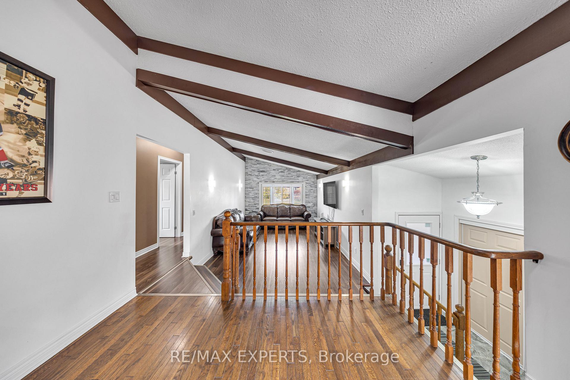 Photo 2 of 945 Nantyr Drive, Innisfil, Alcona — HOMEH