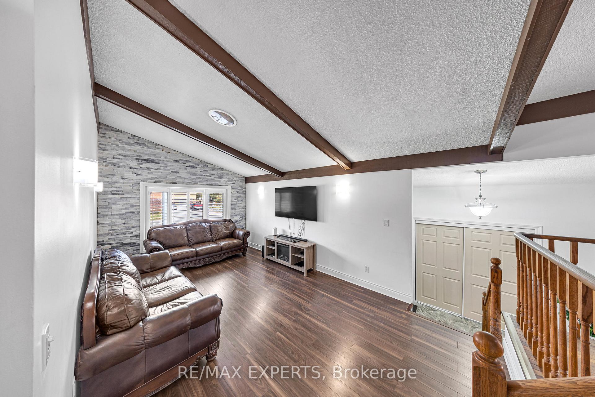 Photo 3 of 945 Nantyr Drive, Innisfil, Alcona — HOMEH
