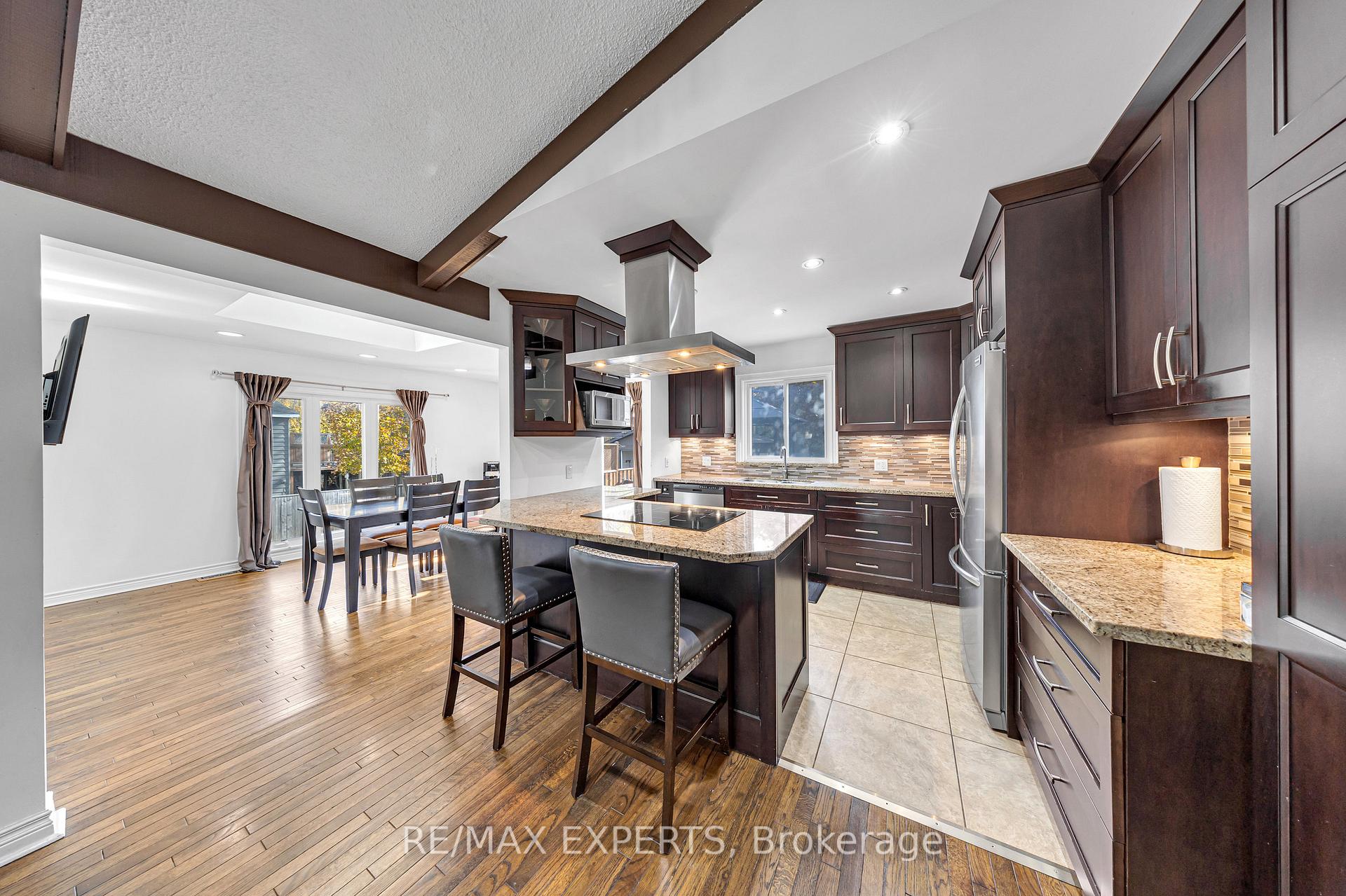 Photo 4 of 945 Nantyr Drive, Innisfil, Alcona — HOMEH